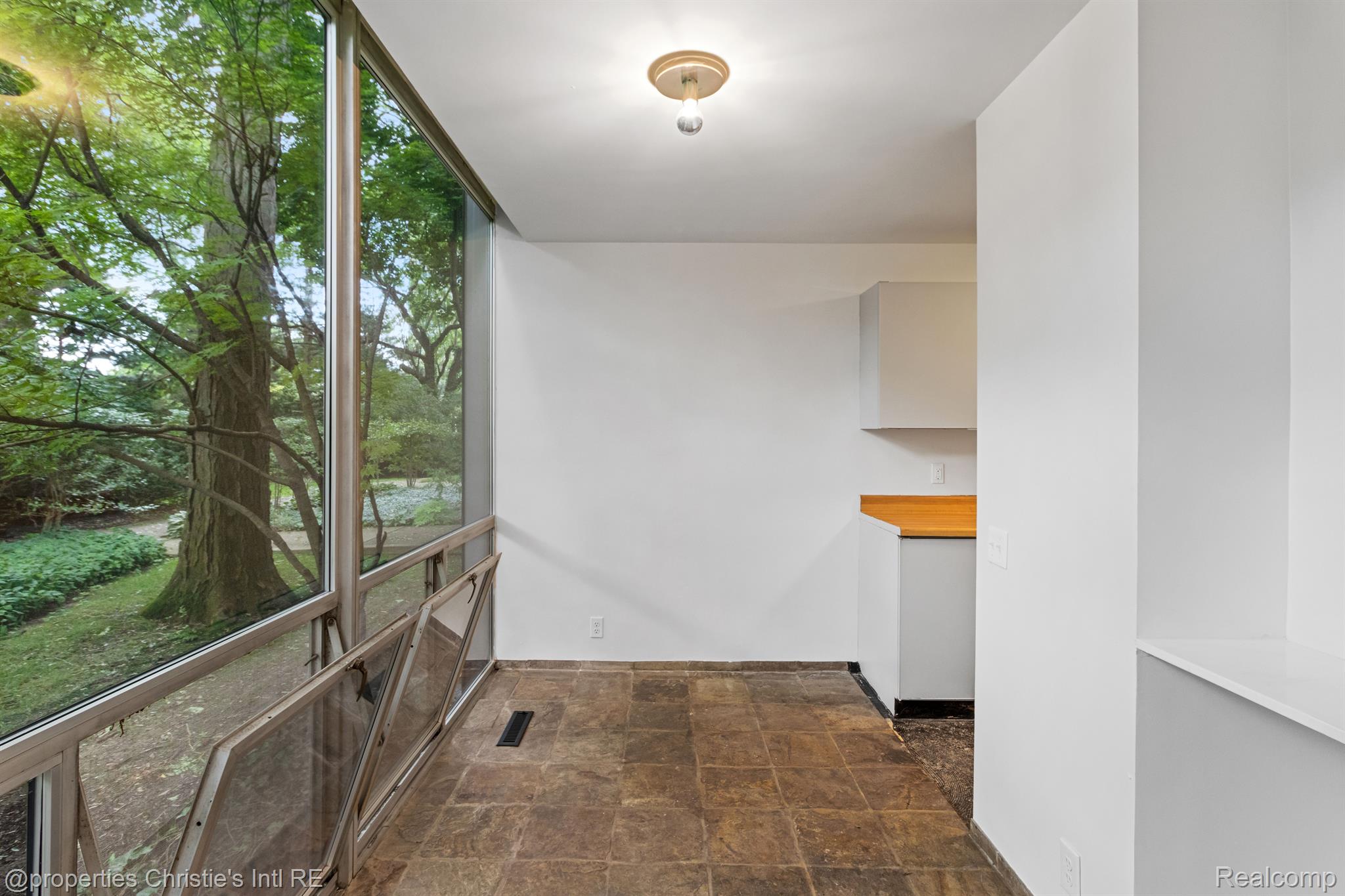 1362 Joliet Place