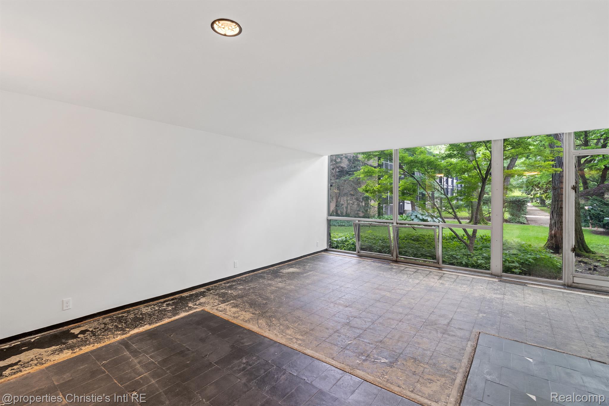 1362 Joliet Place