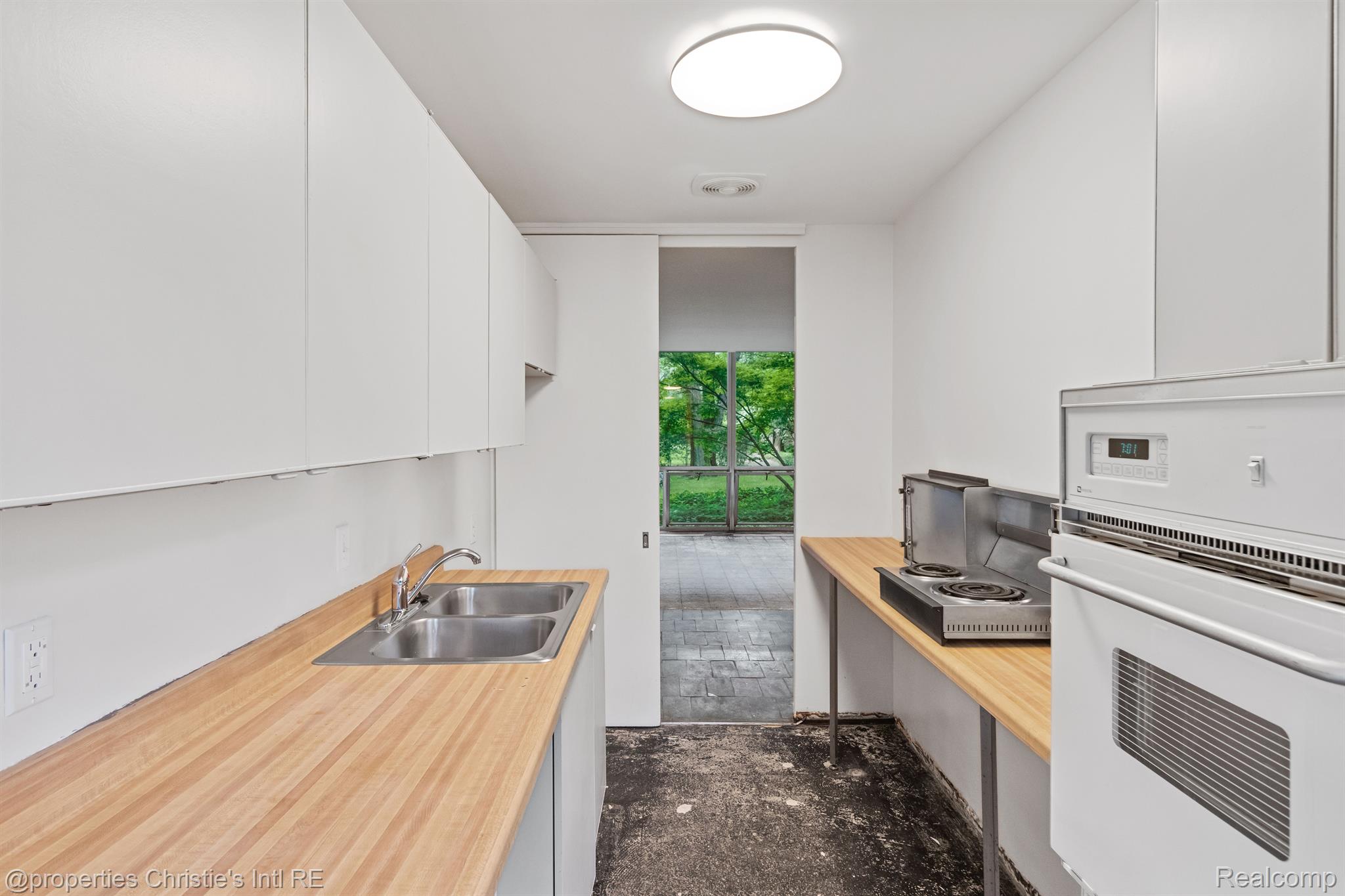1362 Joliet Place