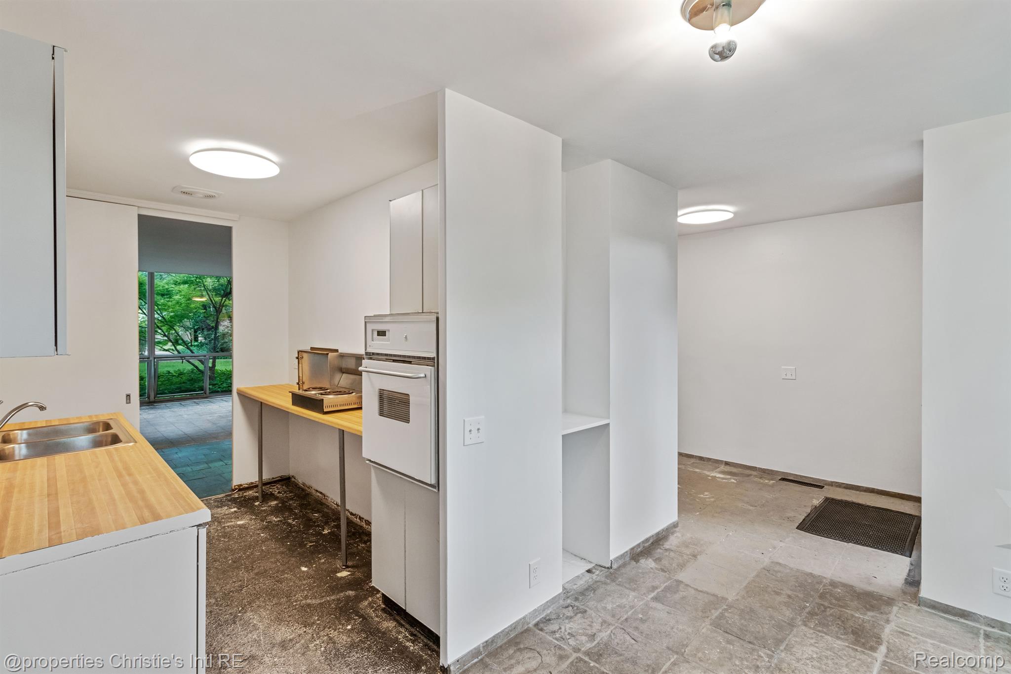 1362 Joliet Place
