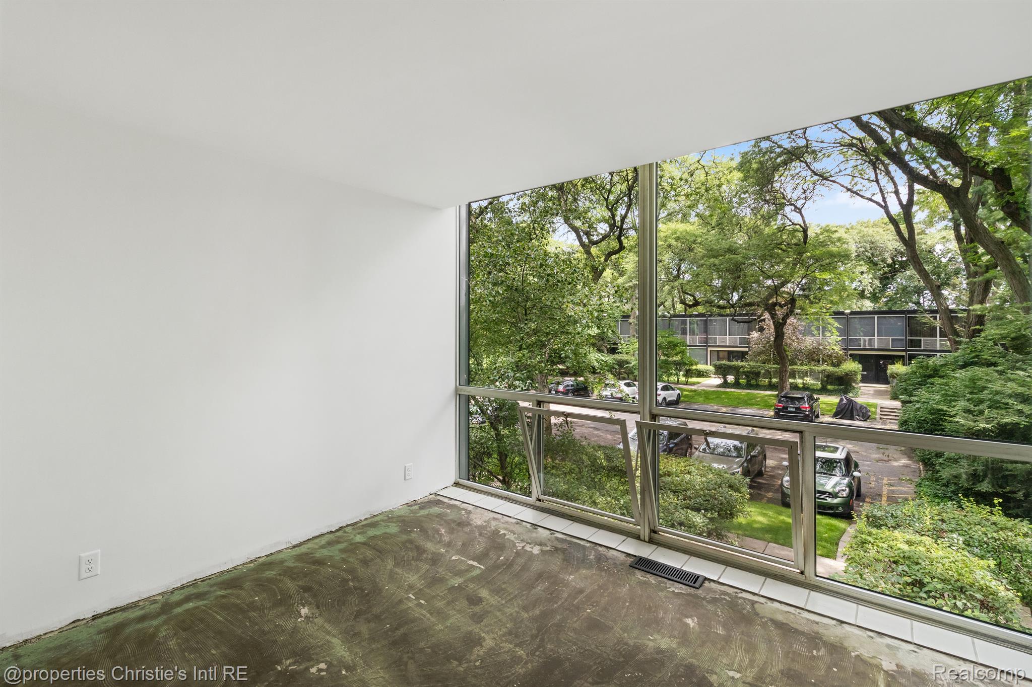 1362 Joliet Place
