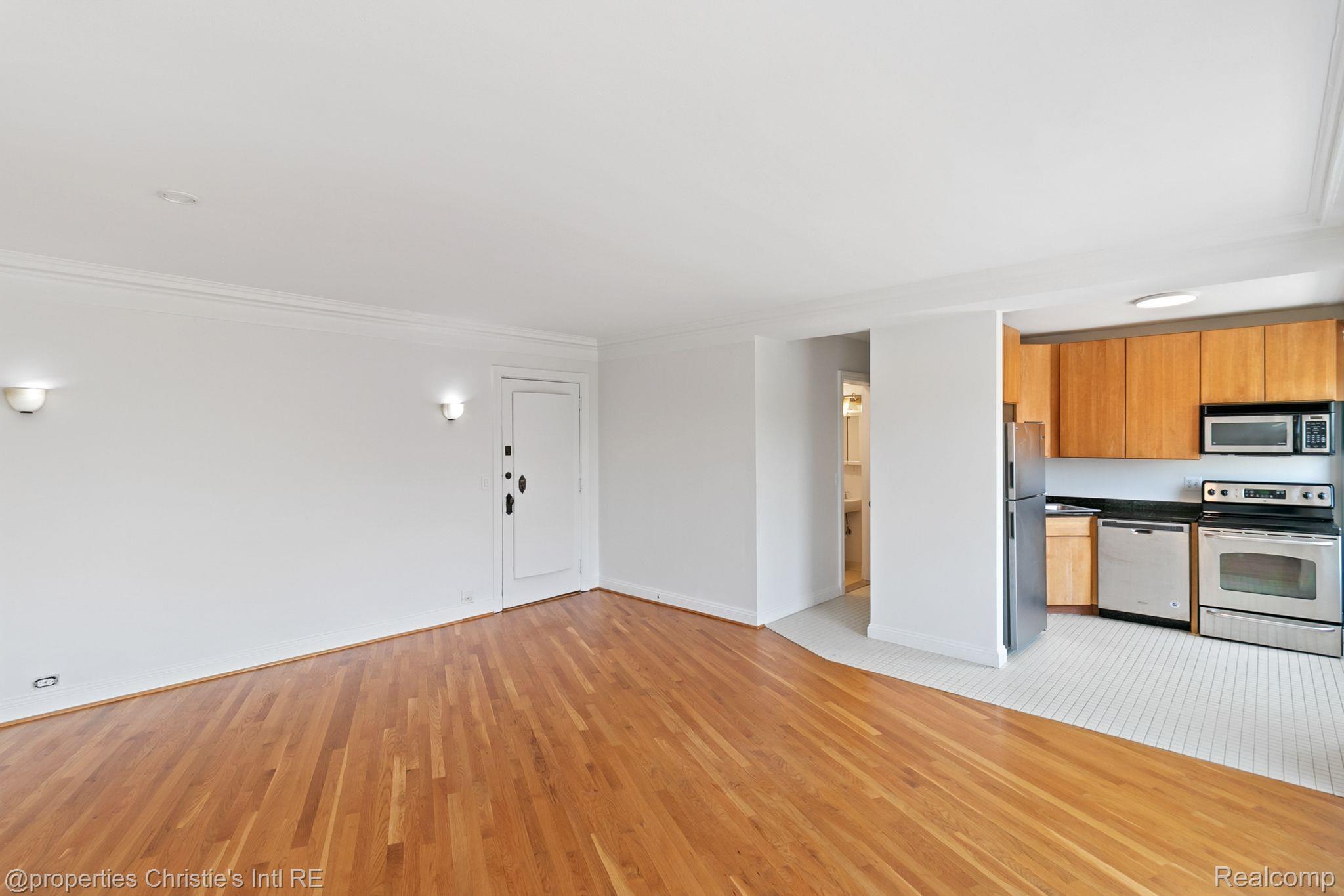 15 E KIRBY St Unit: 321