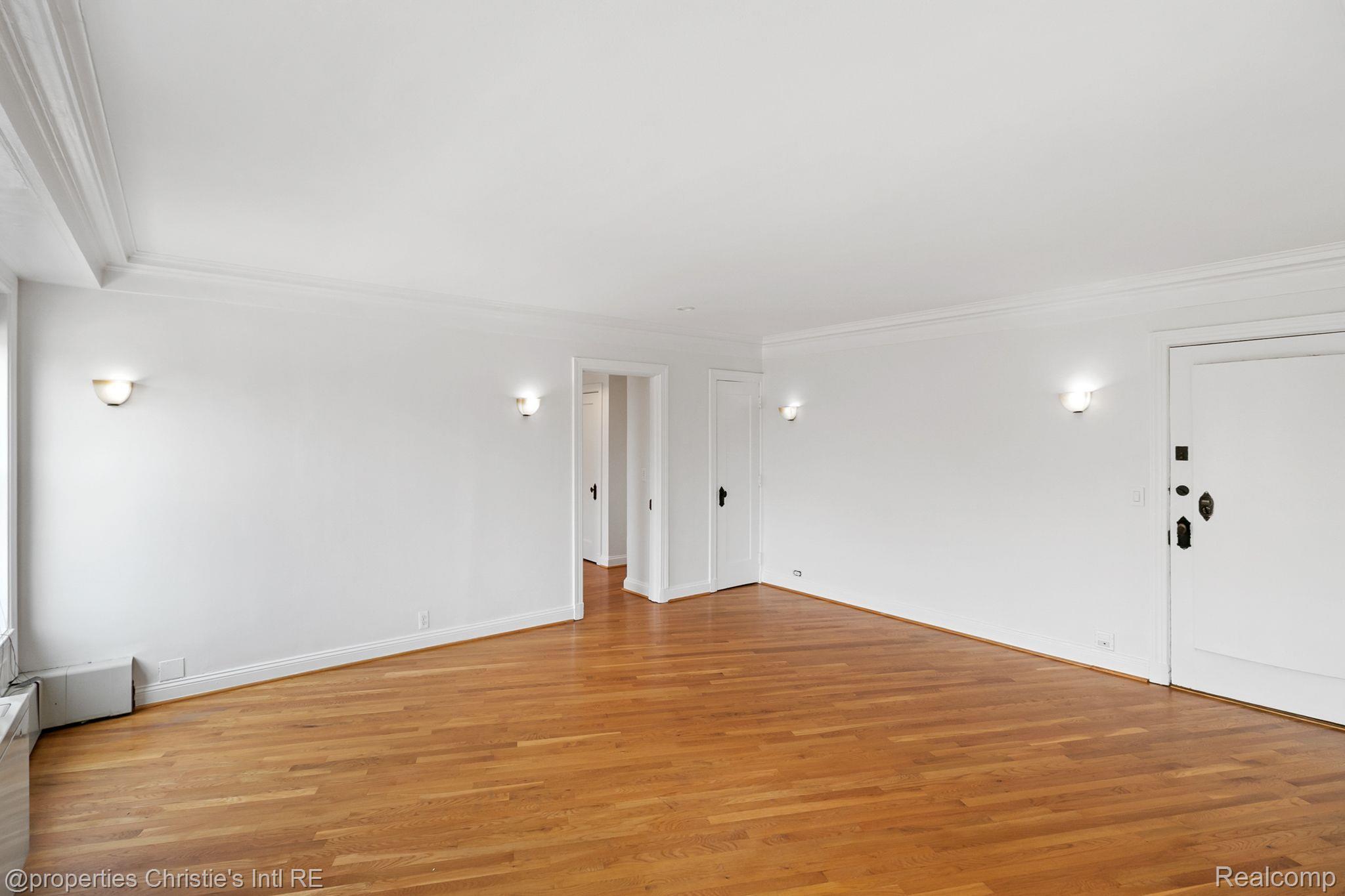 15 E KIRBY St Unit: 321