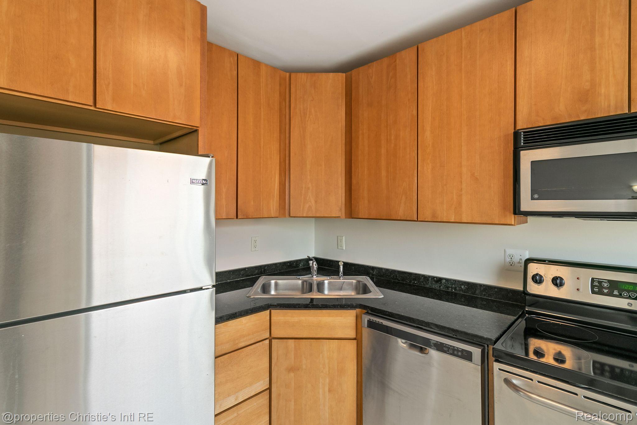 15 E KIRBY St Unit: 321