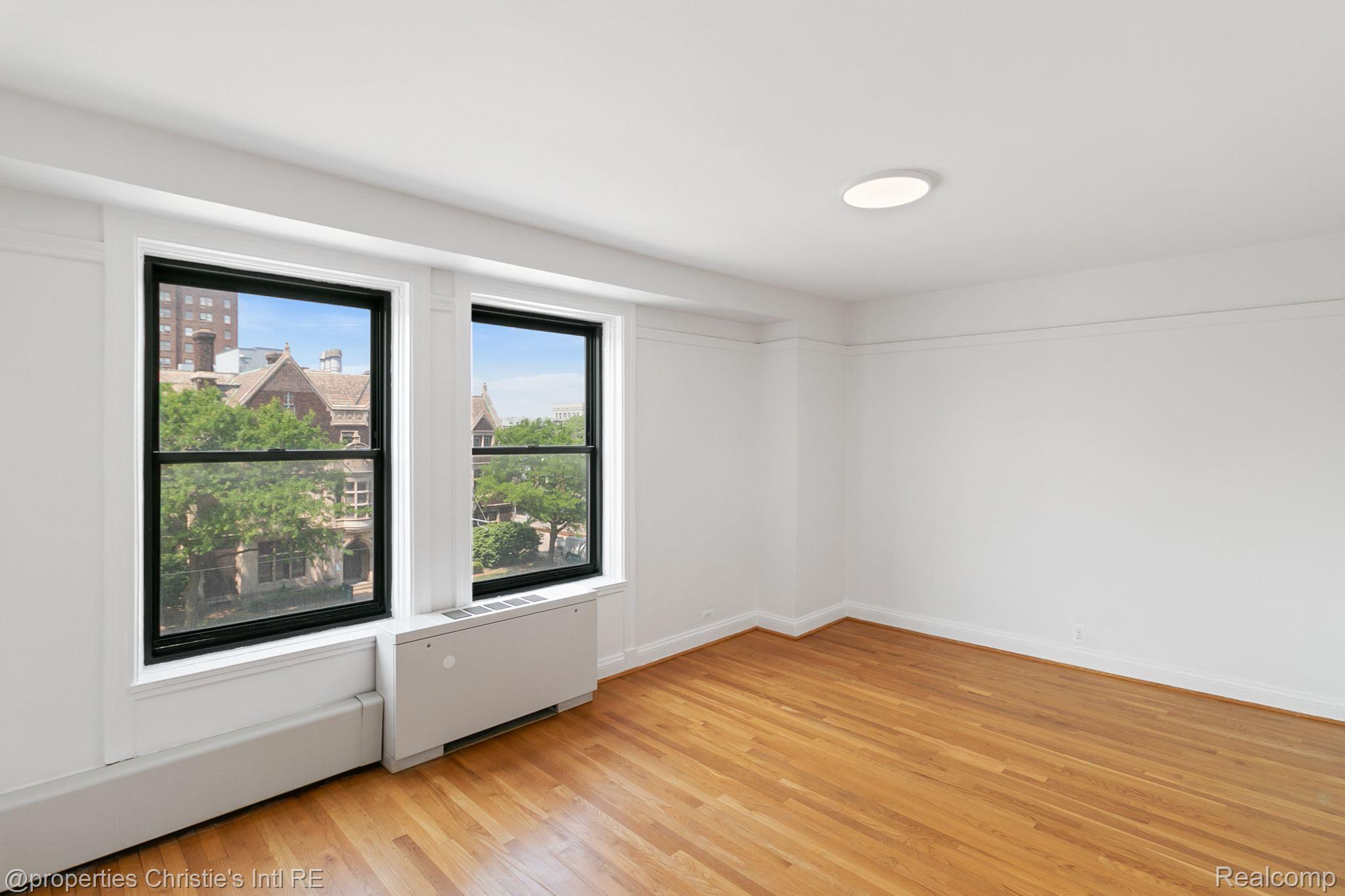 15 E KIRBY St Unit: 321