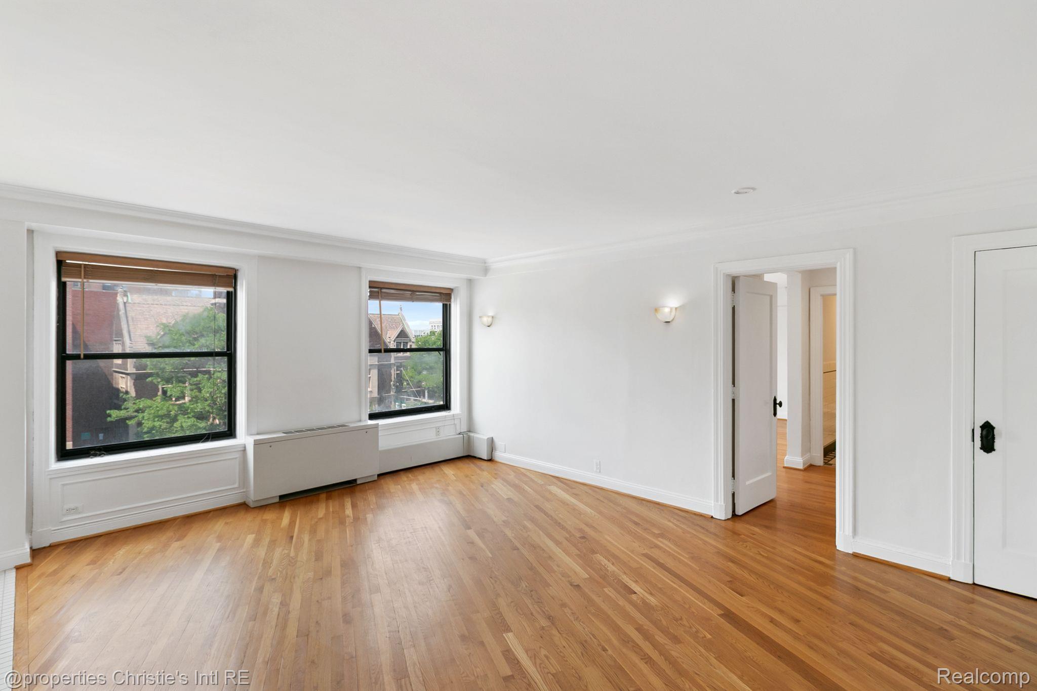 15 E KIRBY St Unit: 321