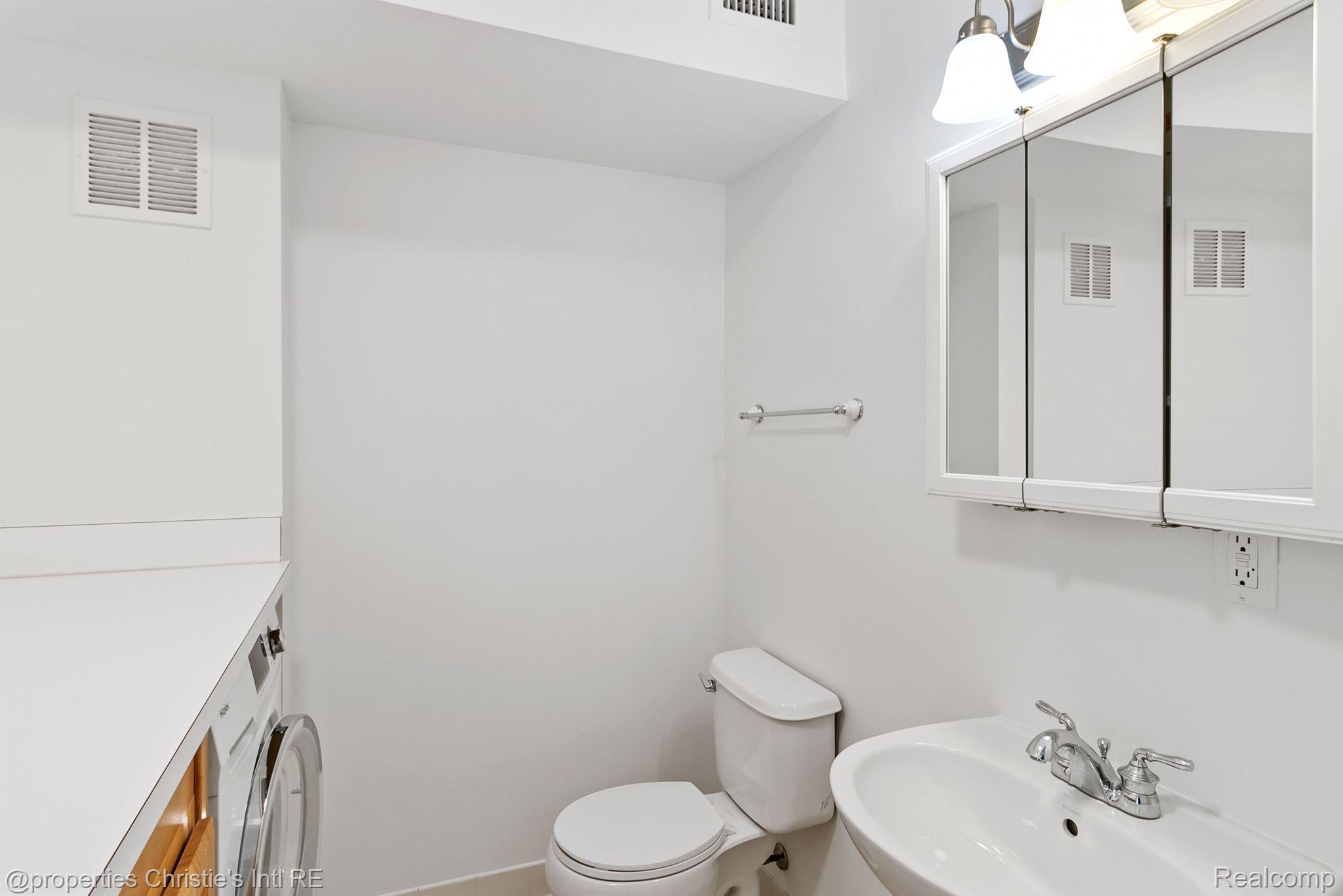 15 E KIRBY St Unit: 321