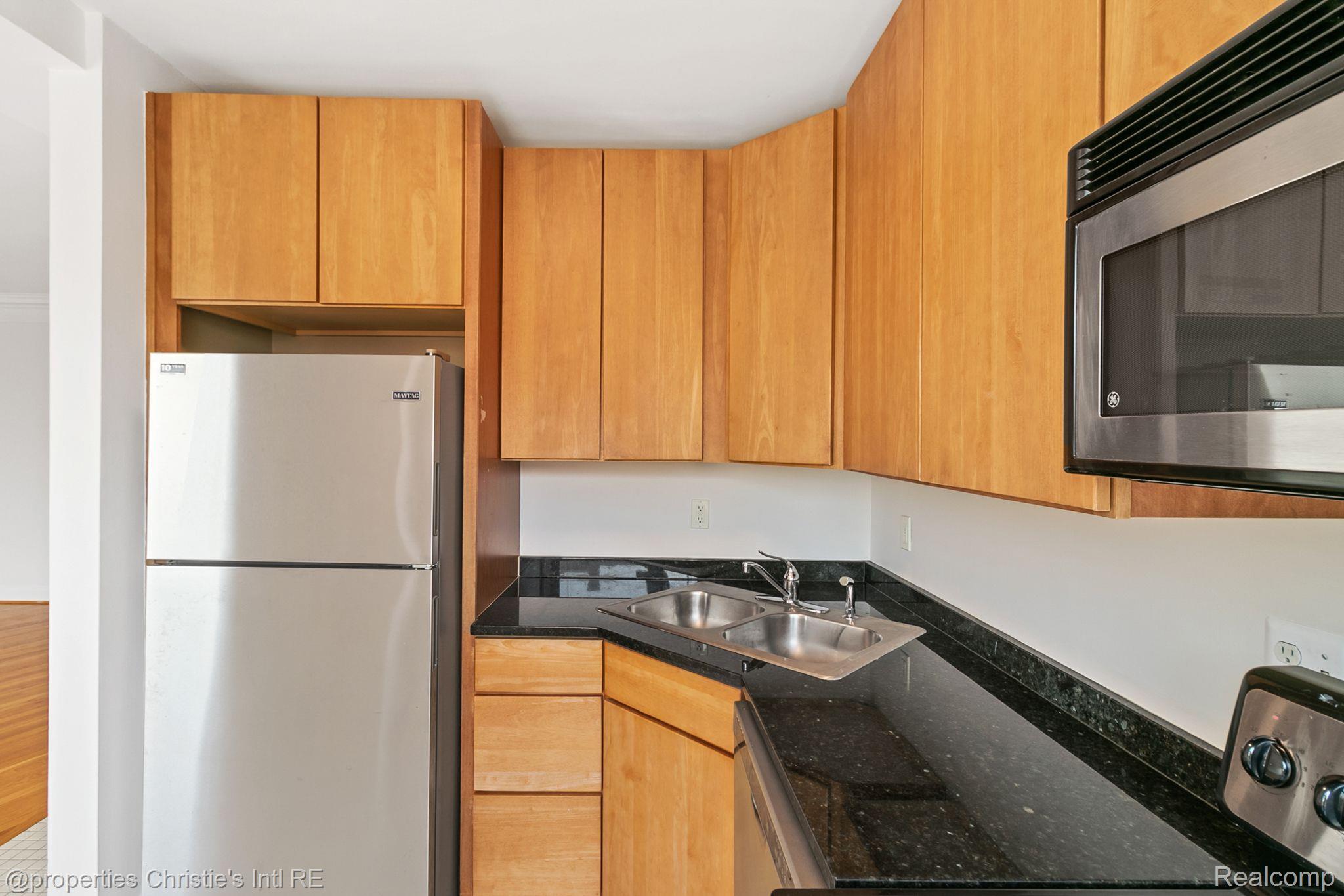15 E KIRBY St Unit: 321