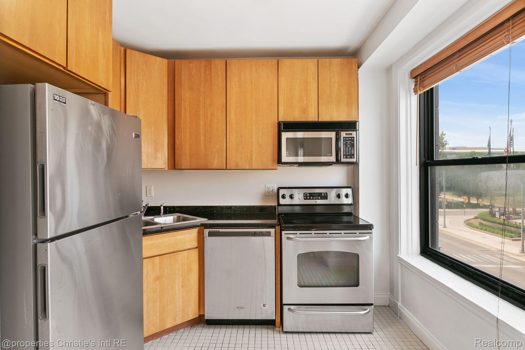 15 E KIRBY St Unit: 321