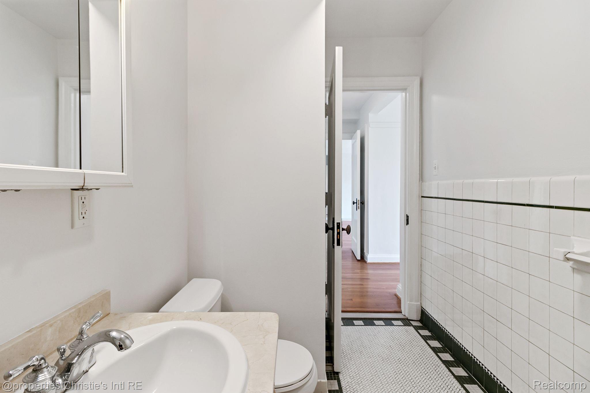 15 E KIRBY St Unit: 321