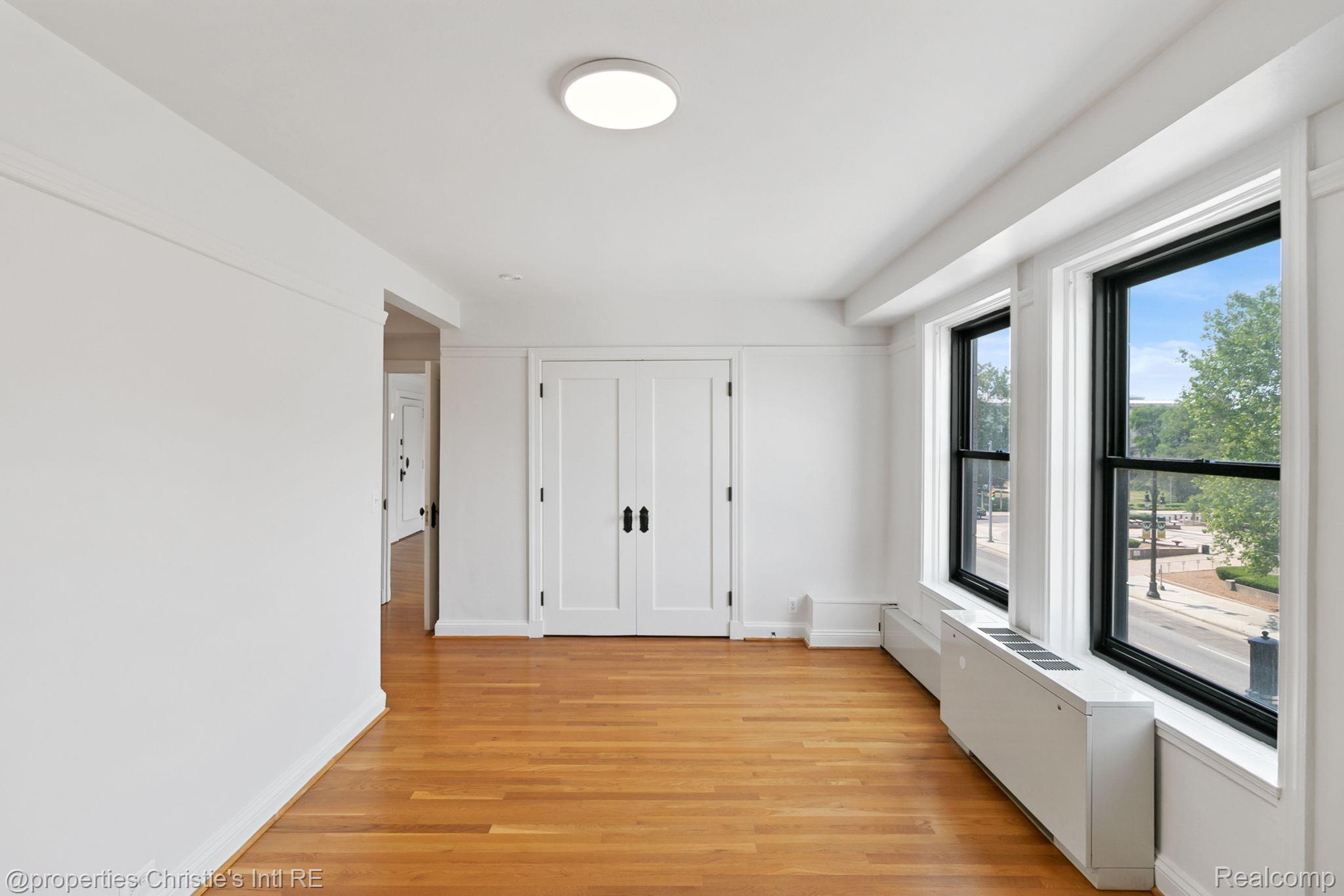 15 E KIRBY St Unit: 321