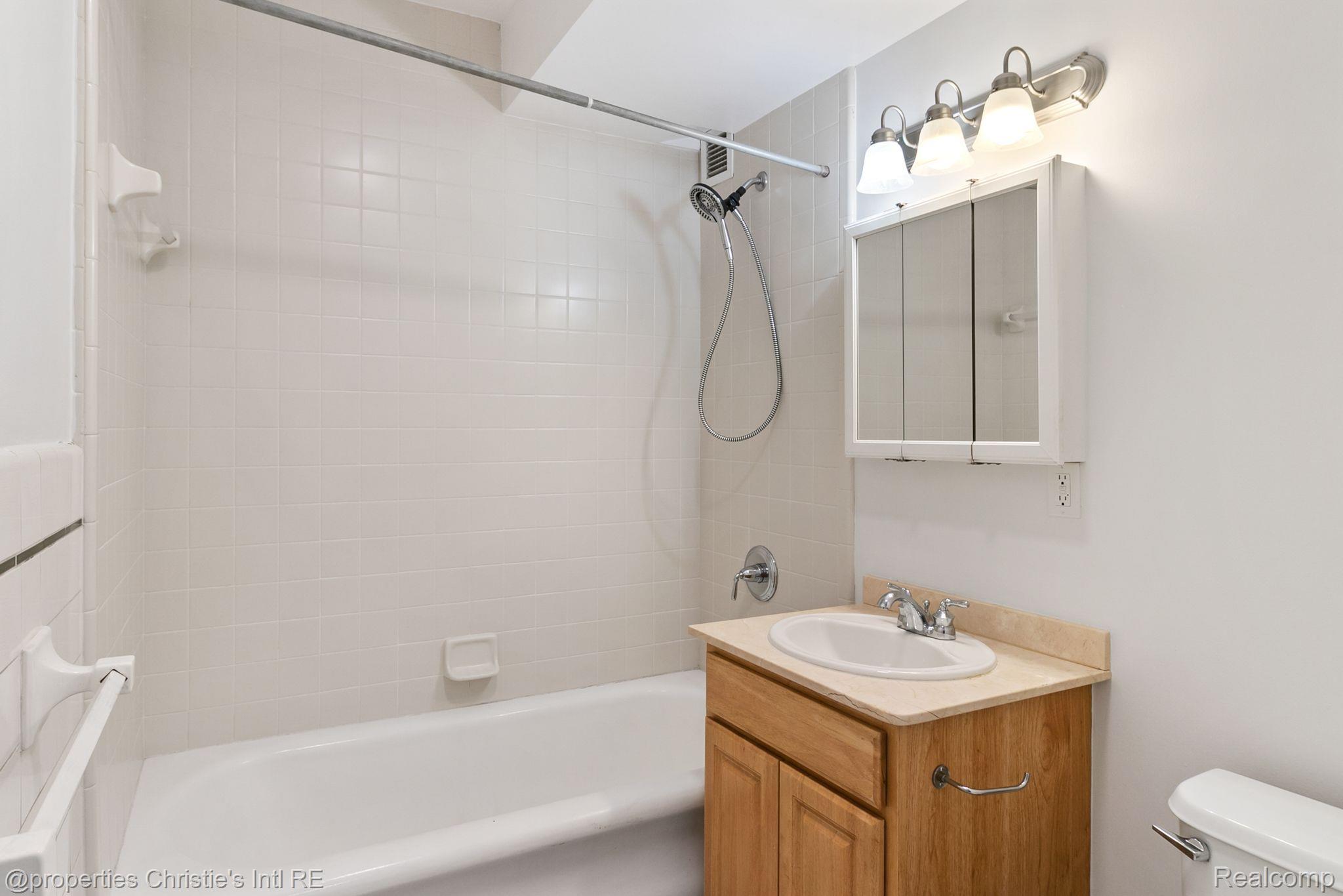 15 E KIRBY St Unit: 321