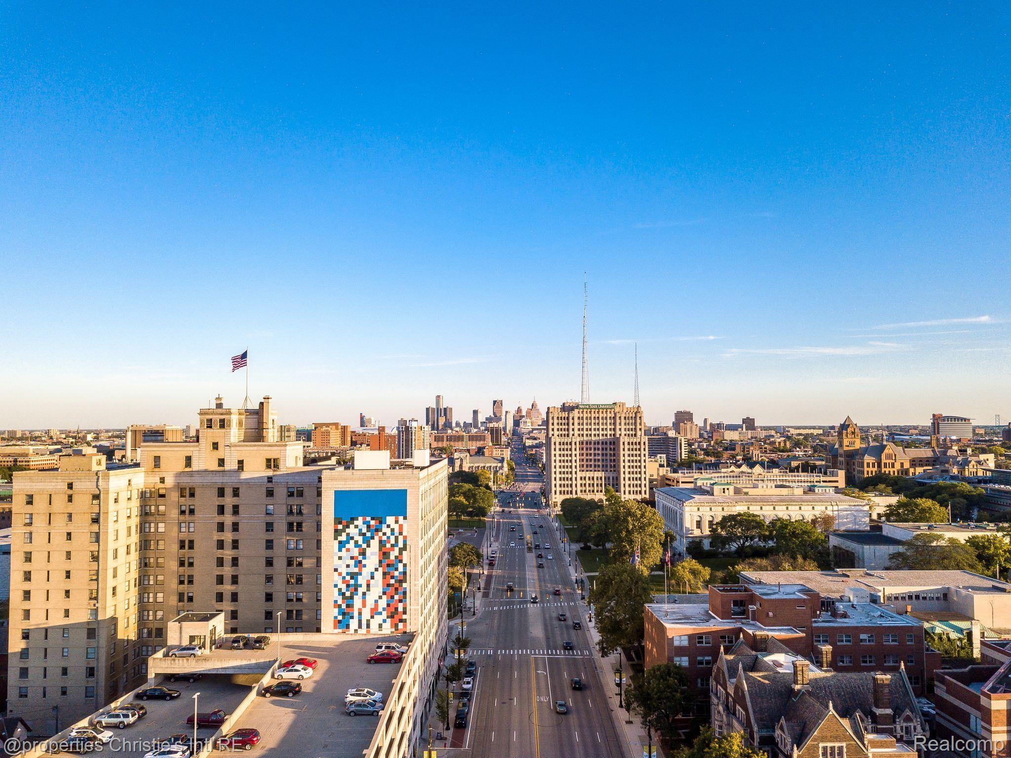 15 E KIRBY St Unit: 321
