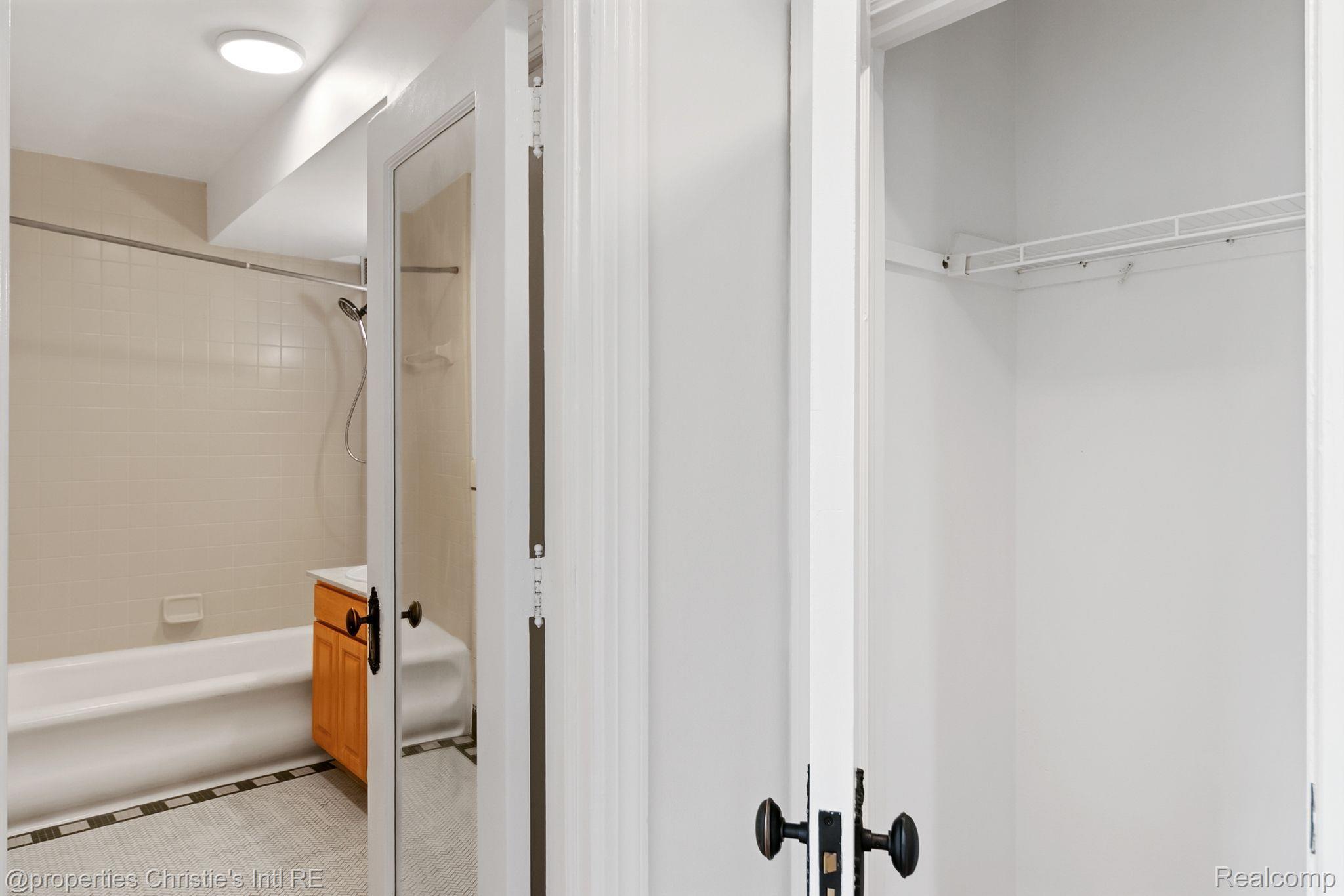 15 E KIRBY St Unit: 321