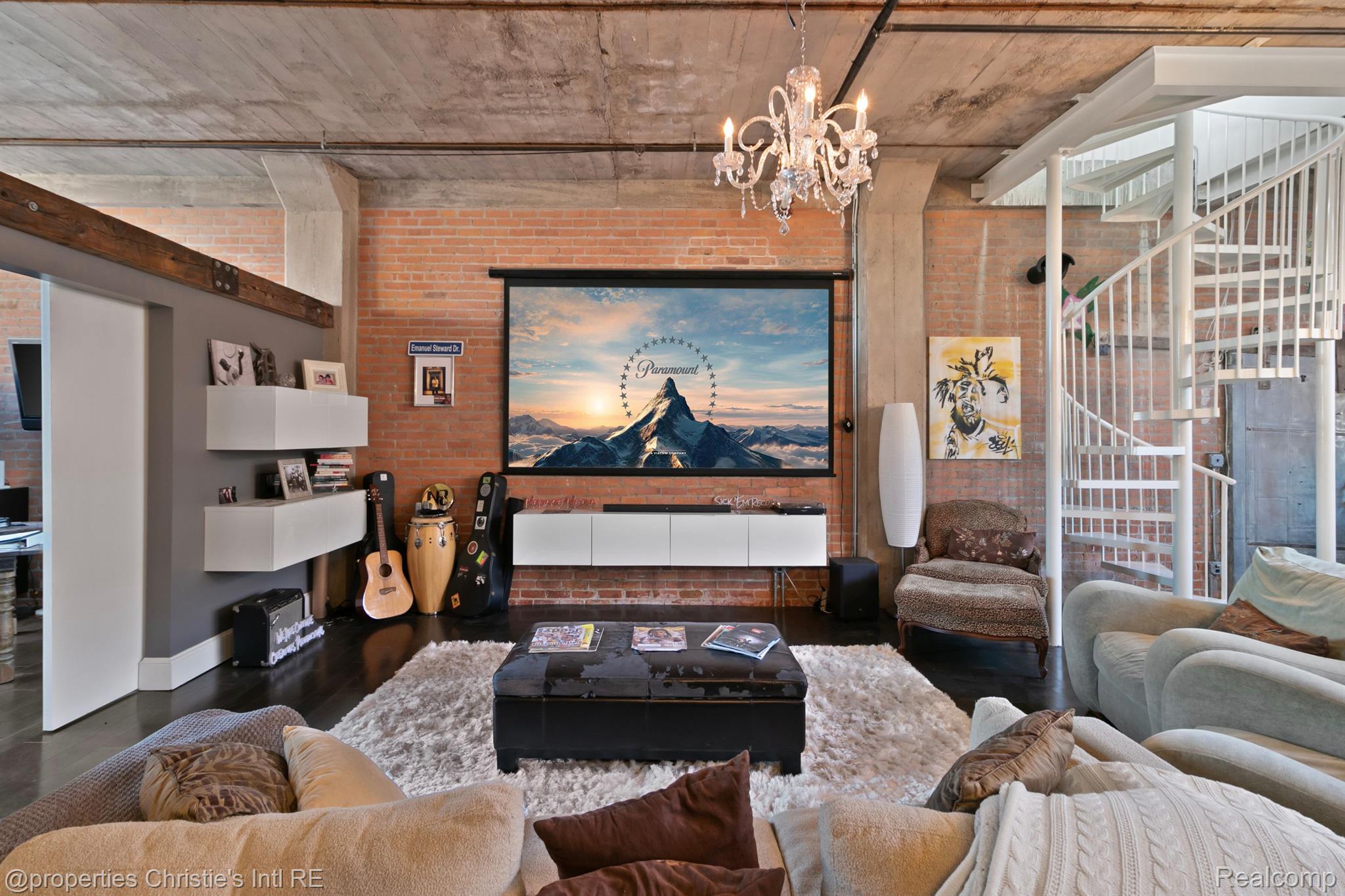 5766 TRUMBULL Street Unit: 215