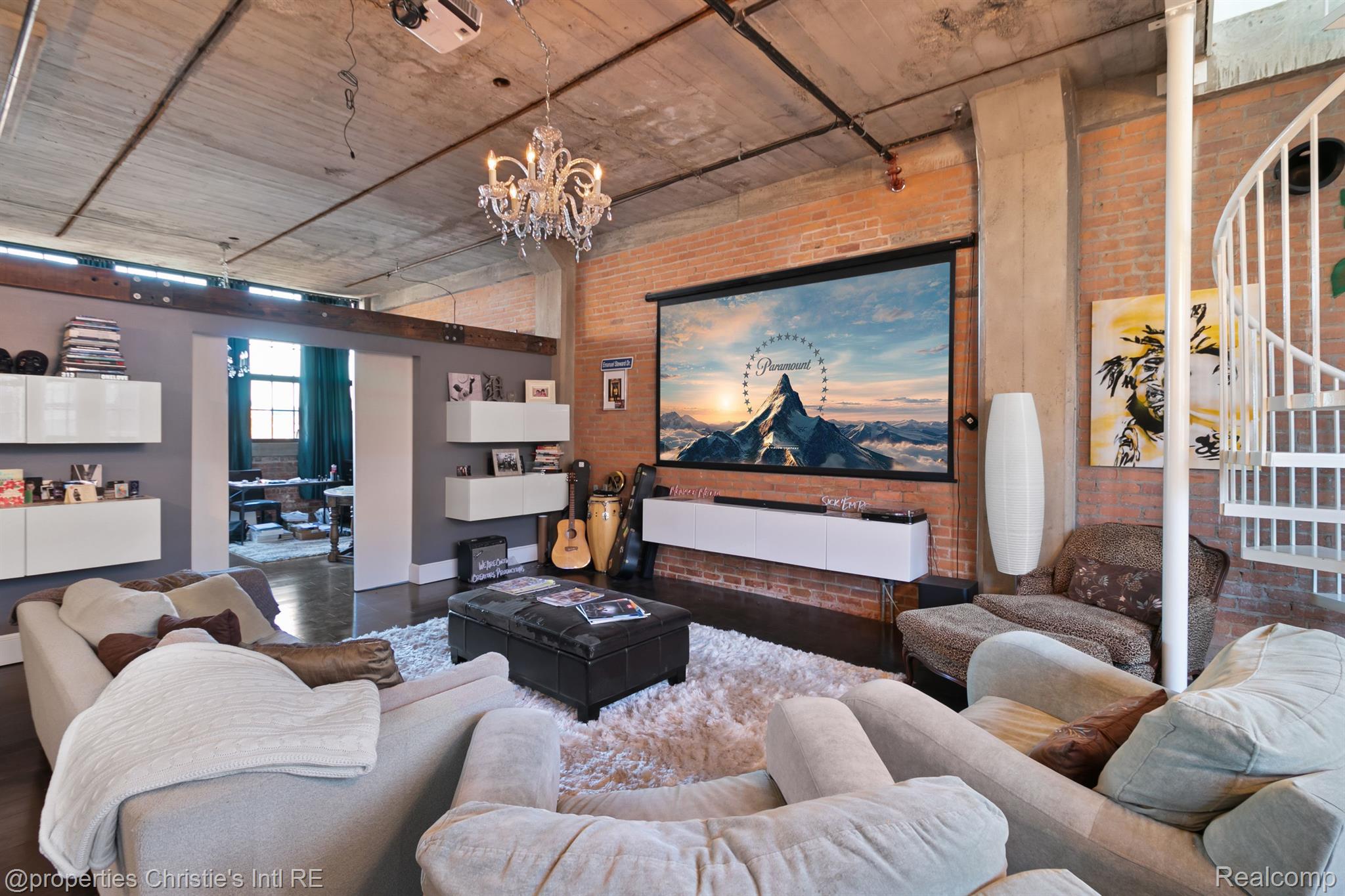 5766 TRUMBULL Street Unit: 215