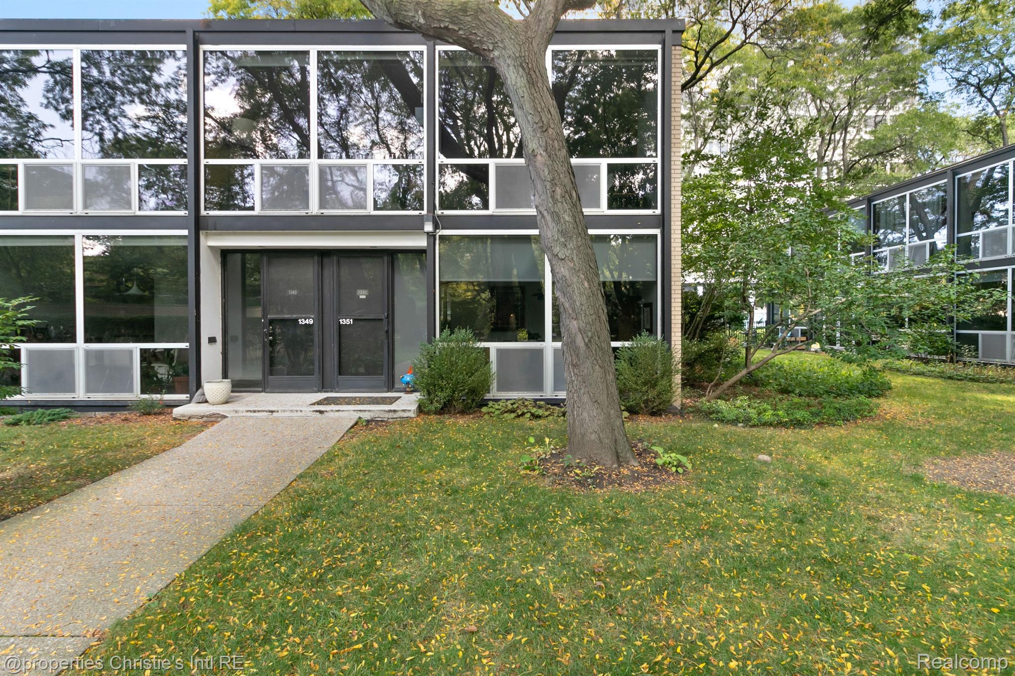 1351  Nicolet Place