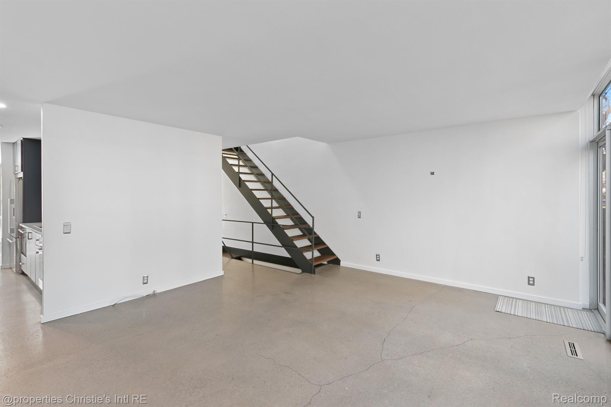 1351  Nicolet Place