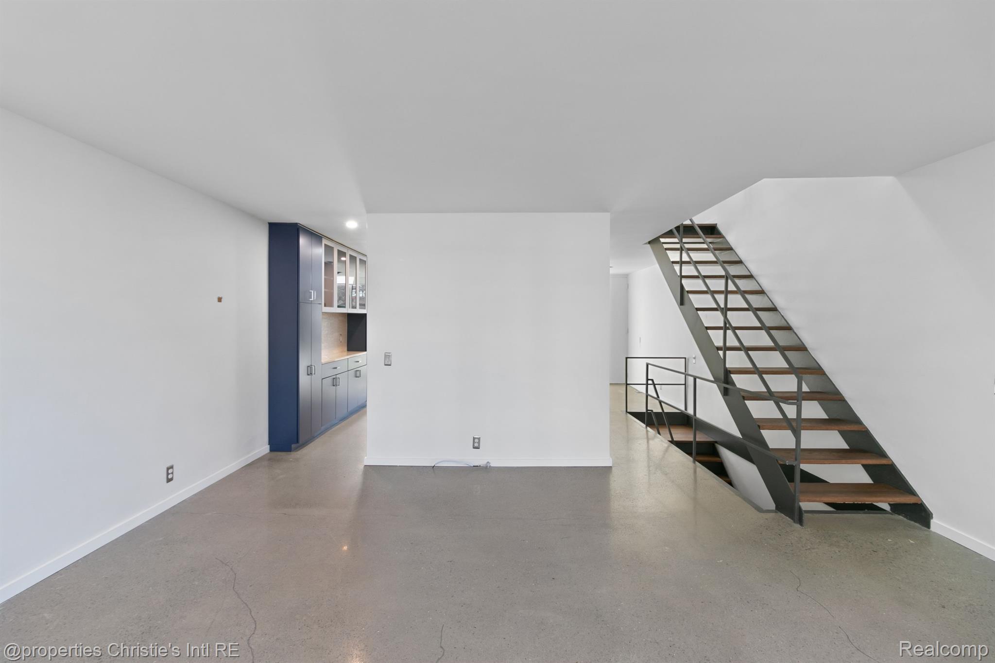 1351  Nicolet Place