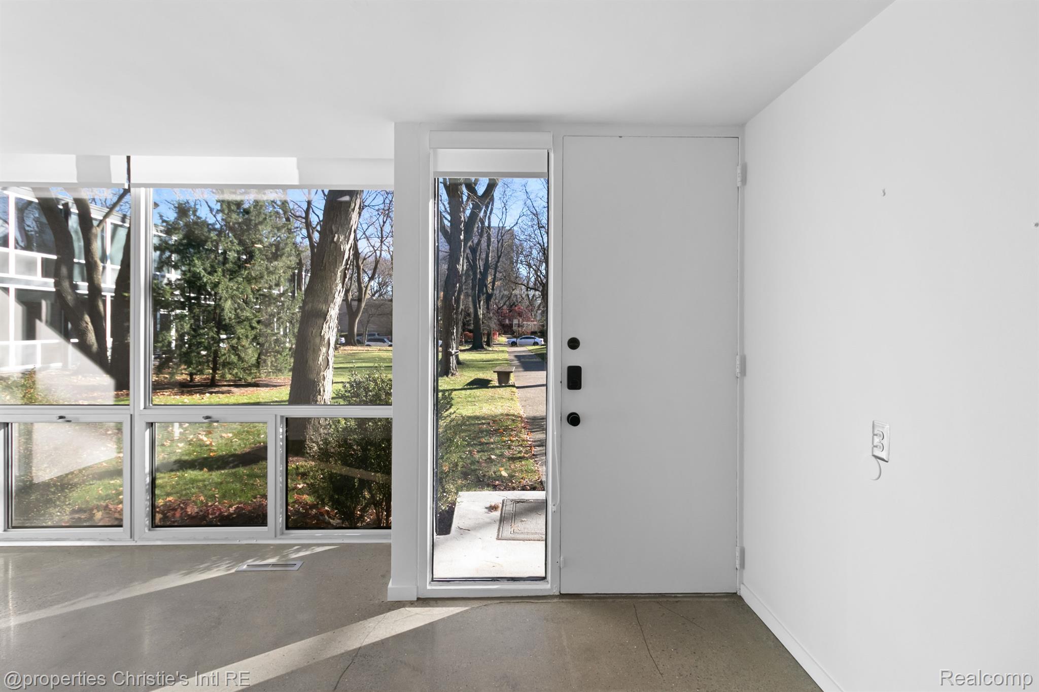 1351  Nicolet Place