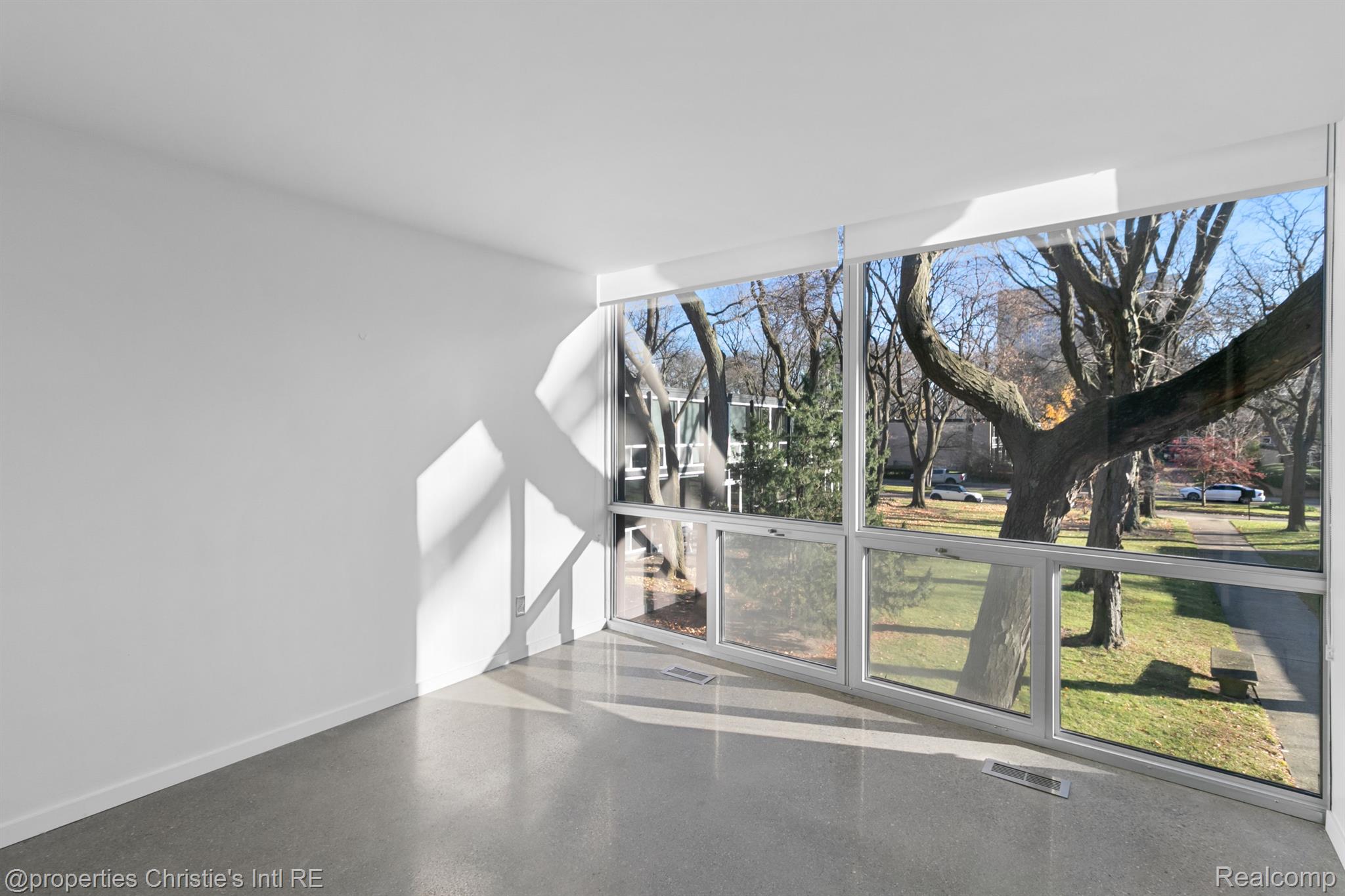 1351  Nicolet Place