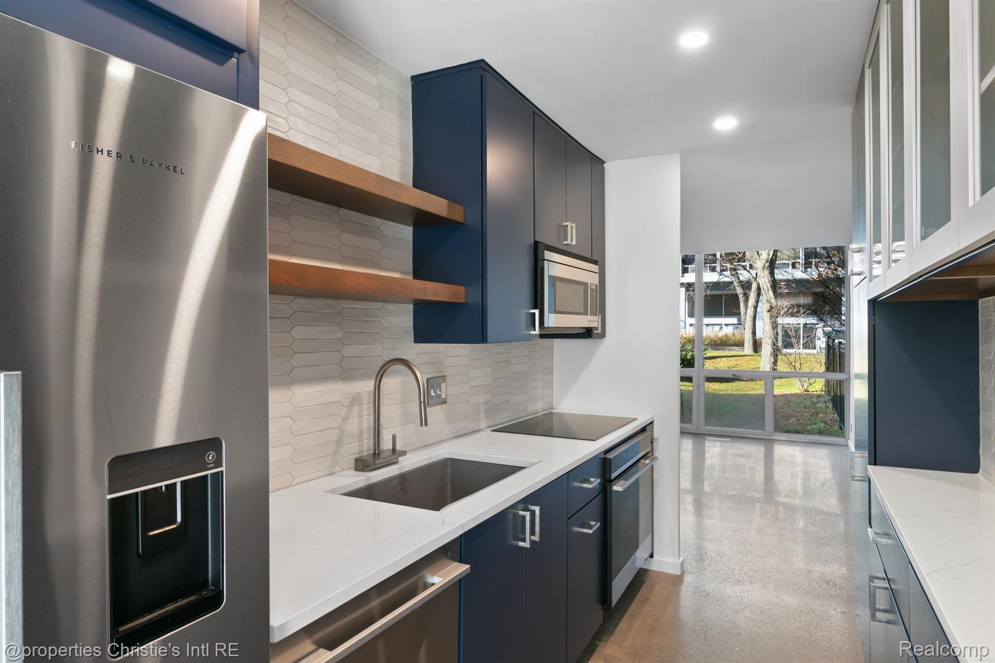 1351  Nicolet Place