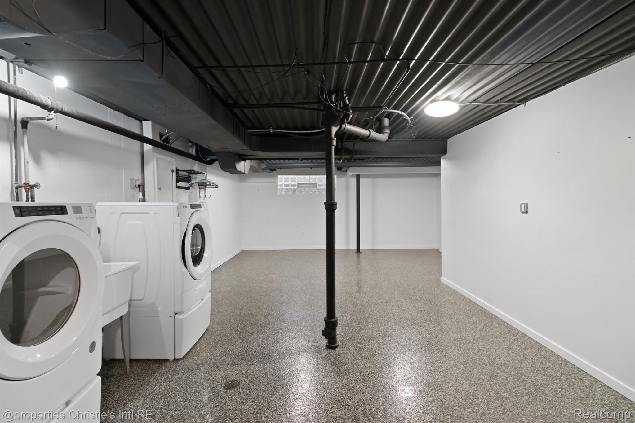 1351  Nicolet Place