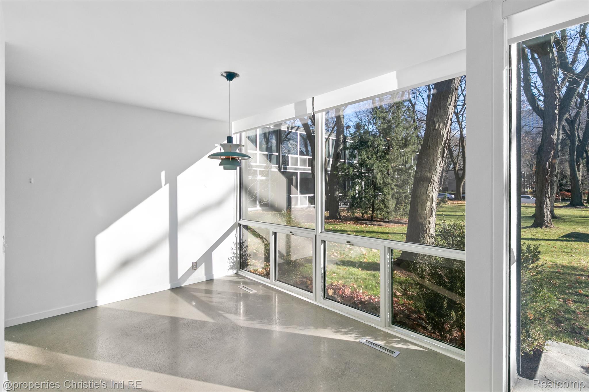 1351  Nicolet Place
