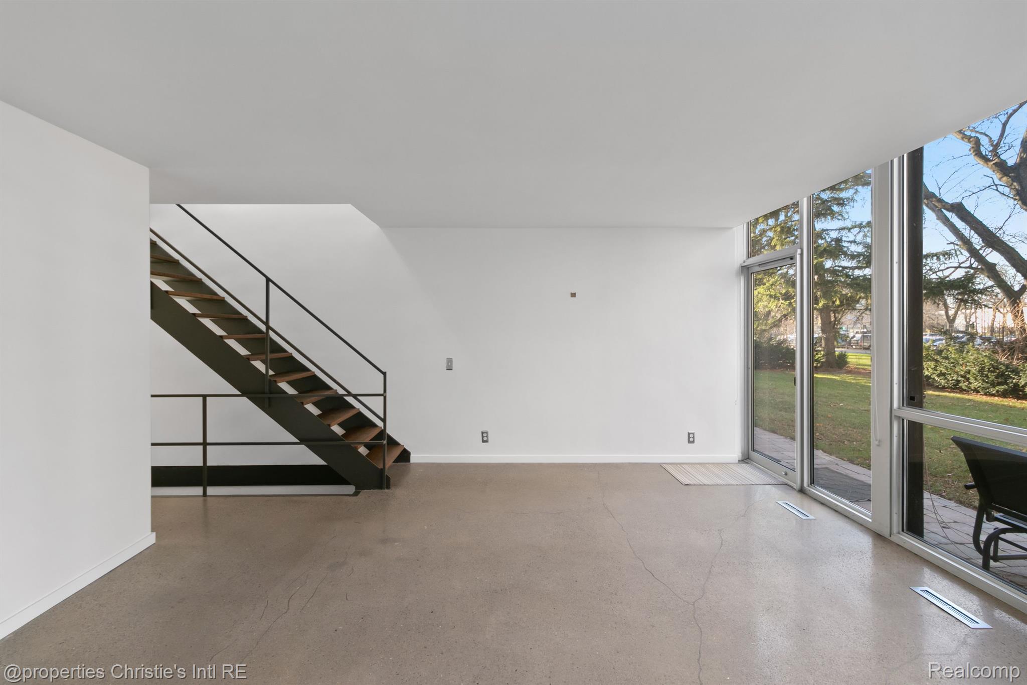 1351  Nicolet Place