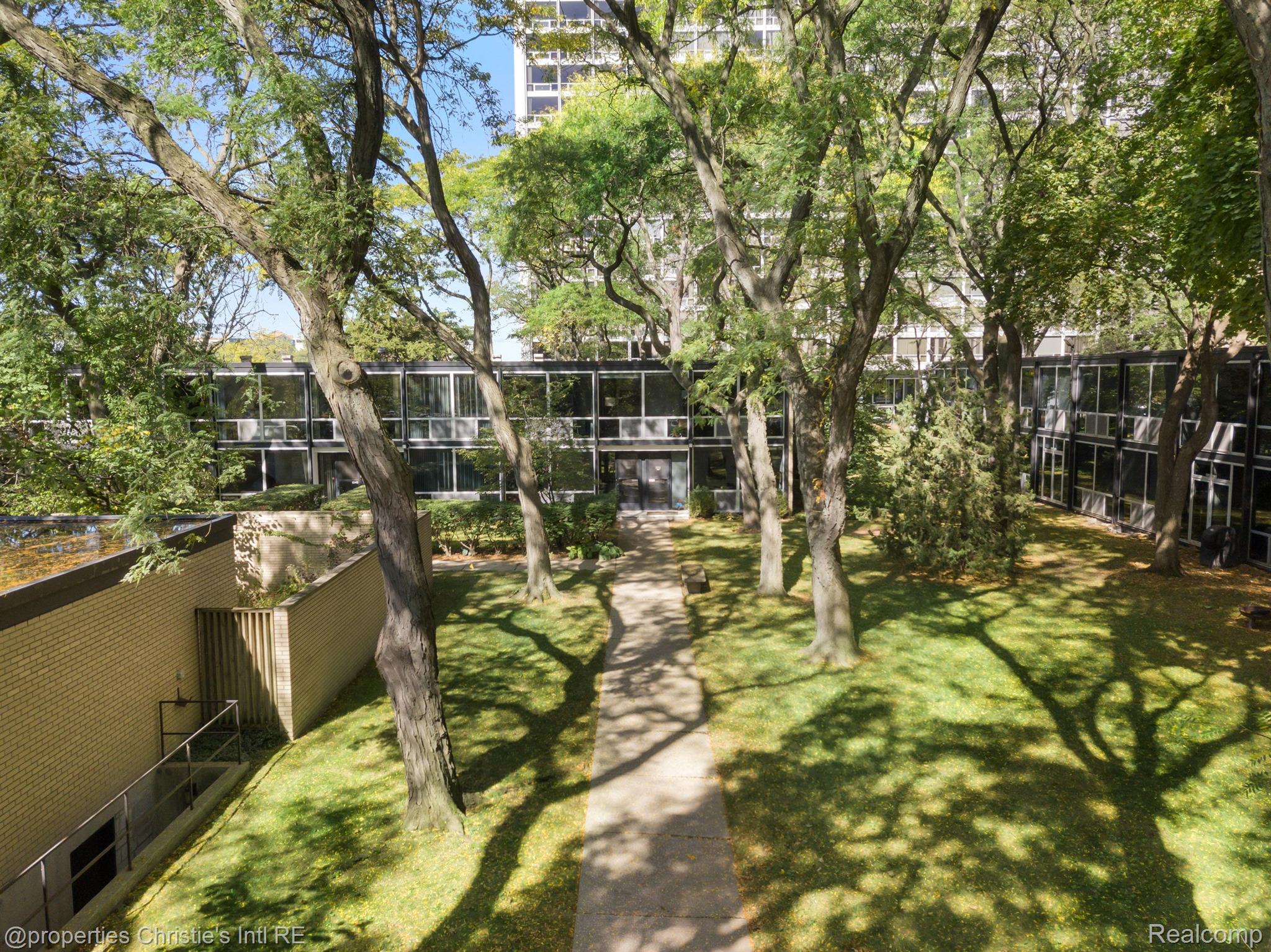 1351  Nicolet Place