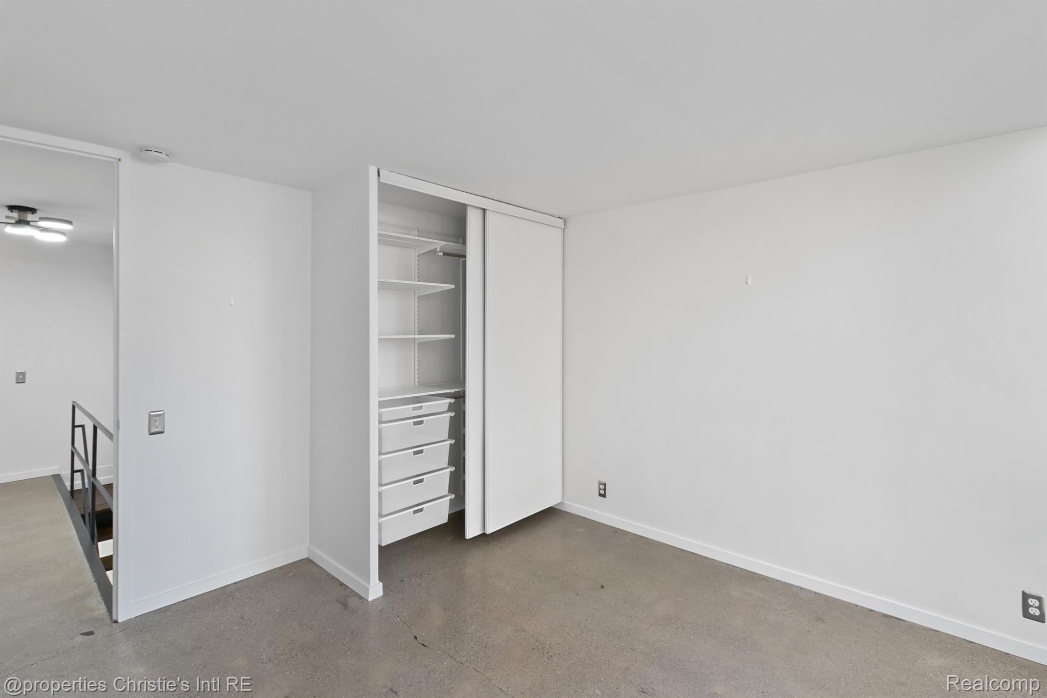 1351  Nicolet Place