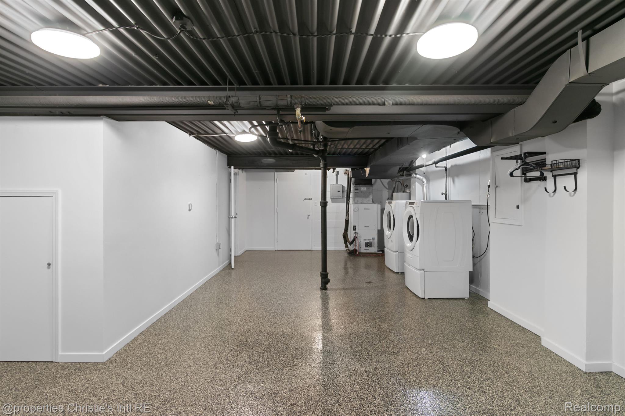 1351  Nicolet Place