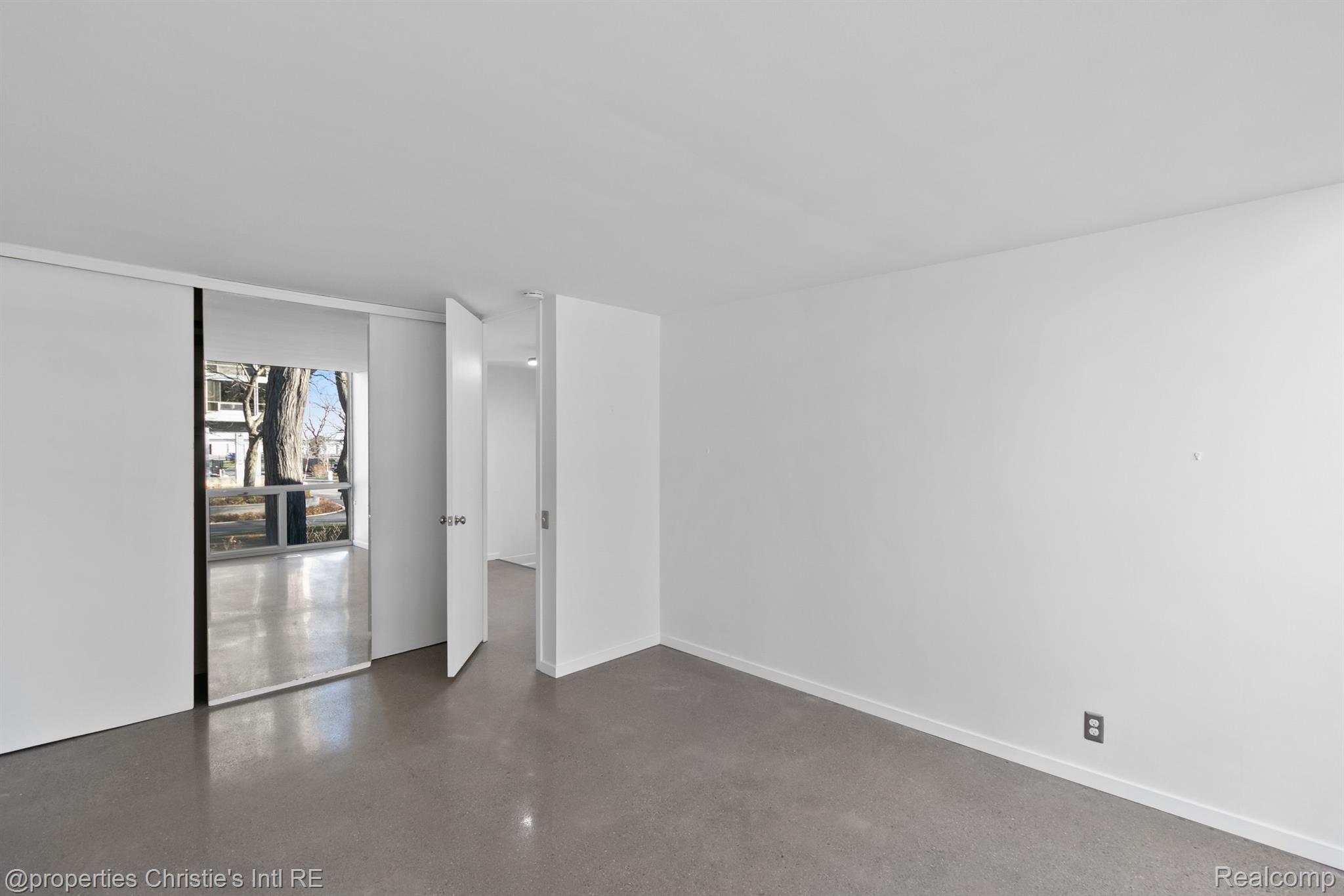 1351  Nicolet Place