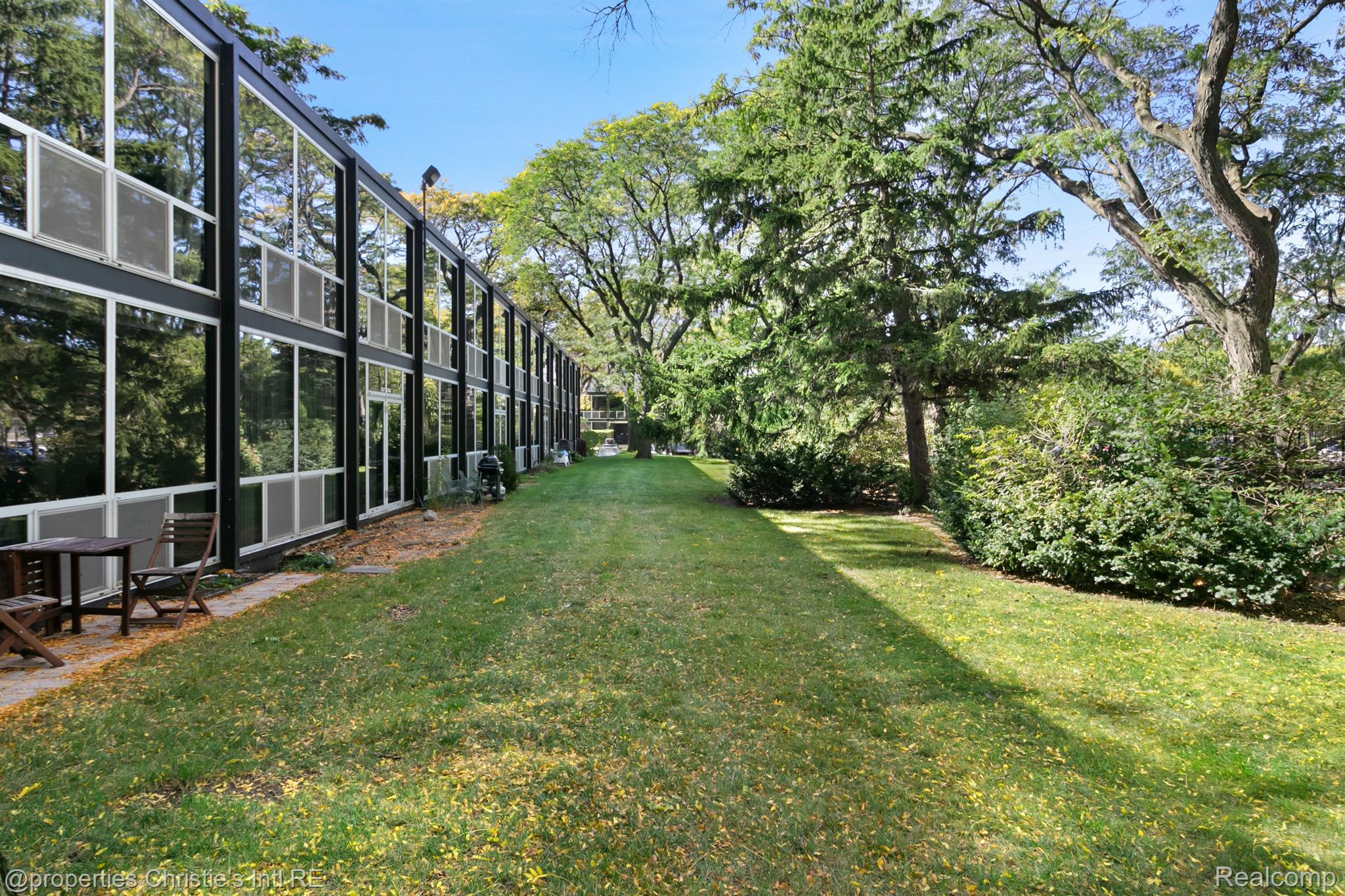 1351  Nicolet Place