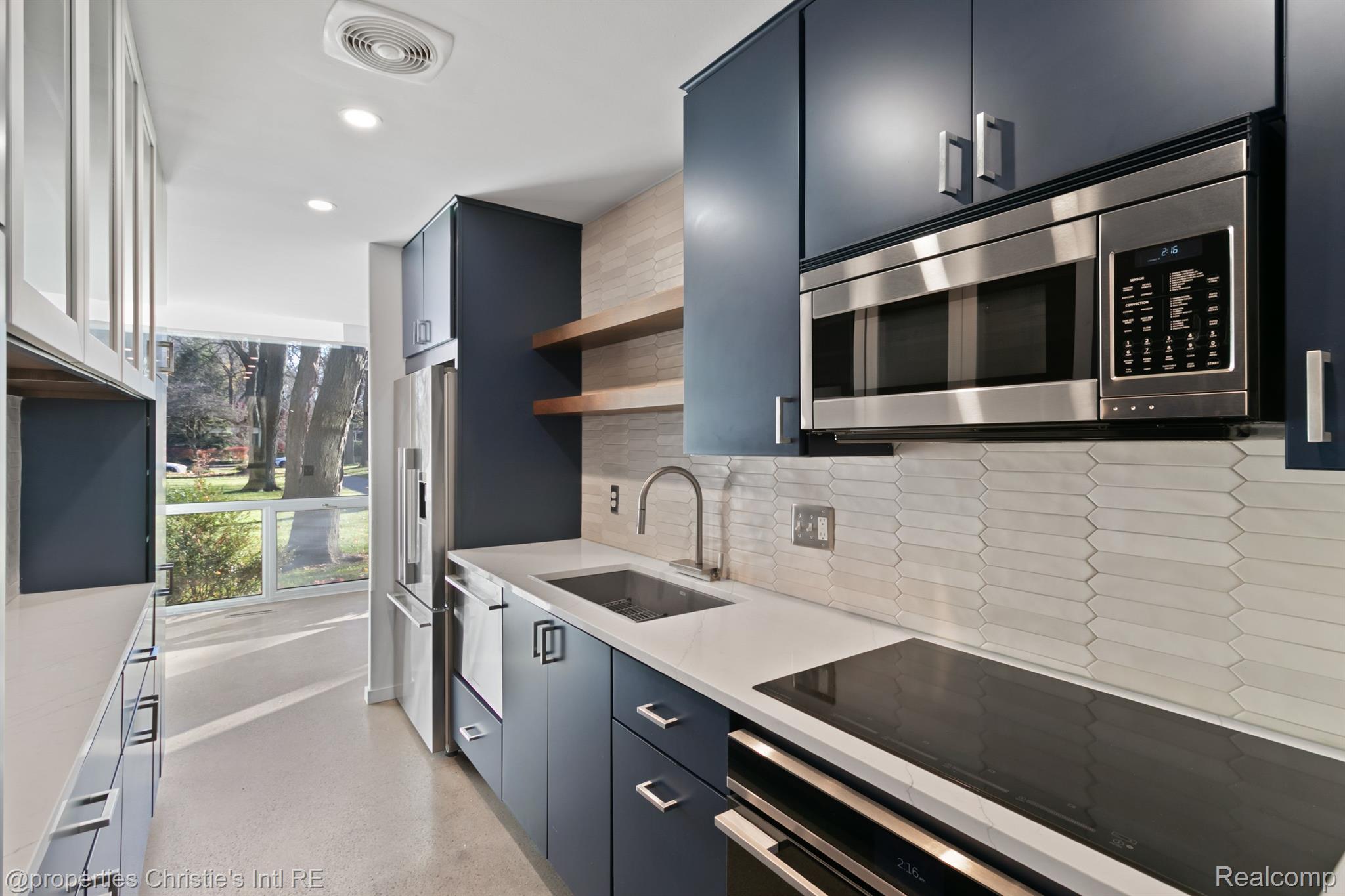 1351  Nicolet Place