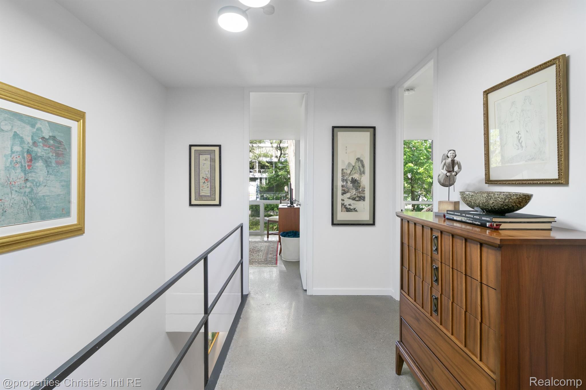 1351  Nicolet Place