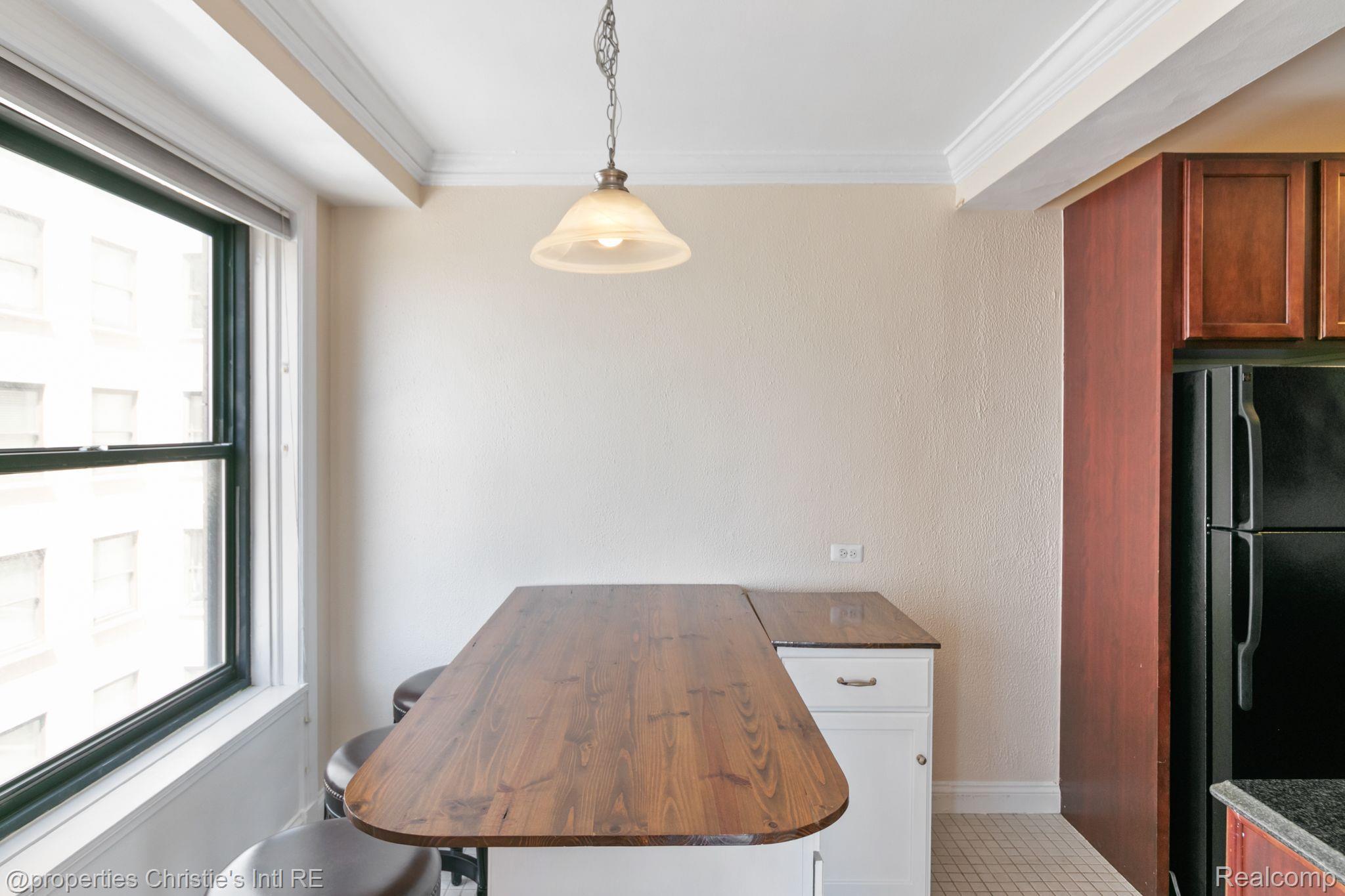 15 E KIRBY Street 811
