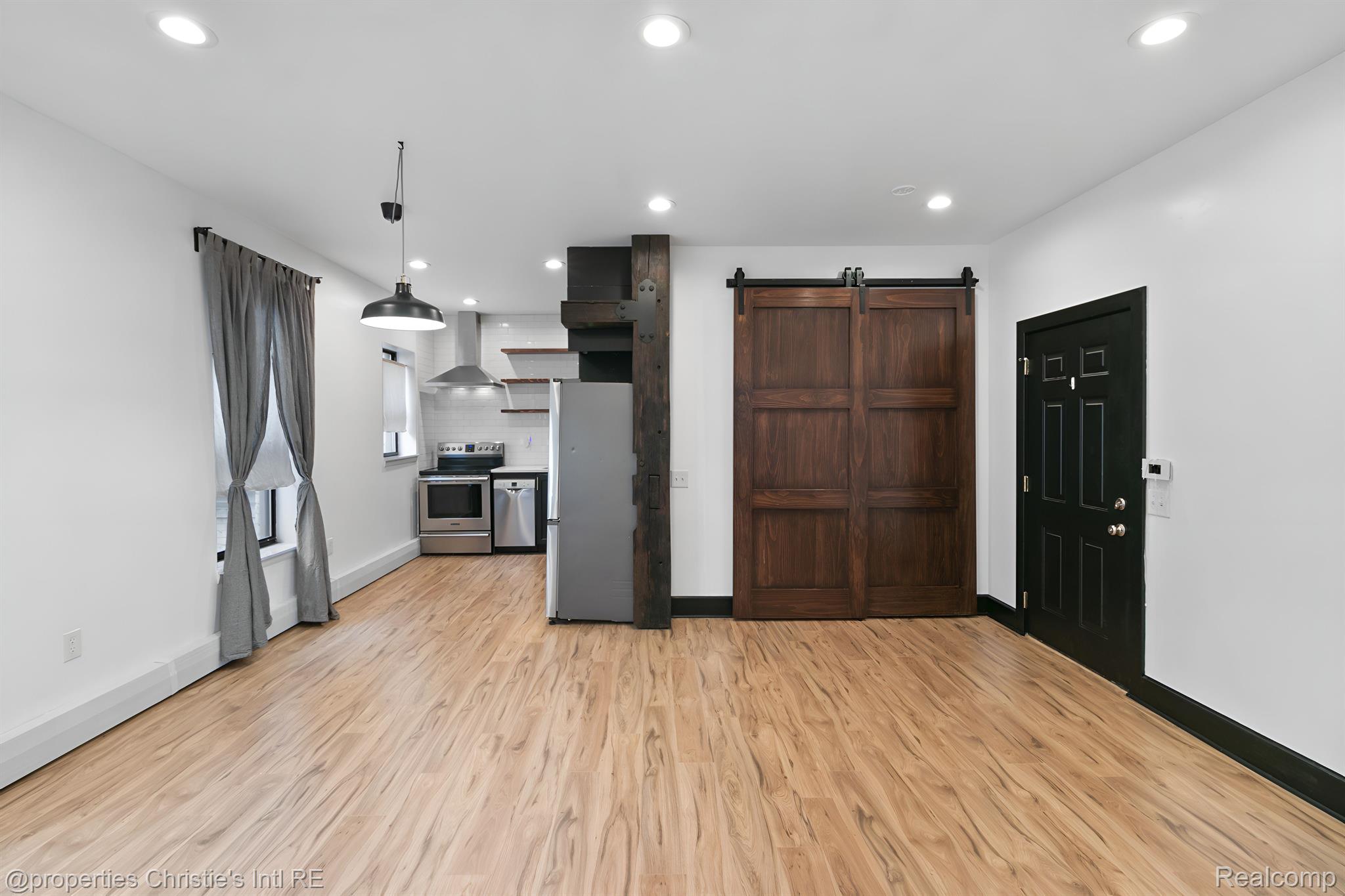 120 SEWARD Street Unit: 407