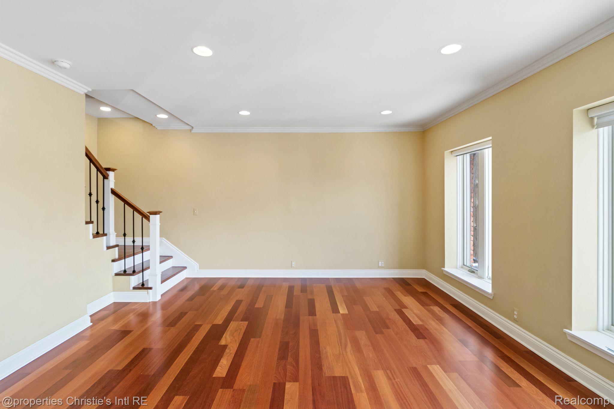 434 W ALEXANDRINE Street 207