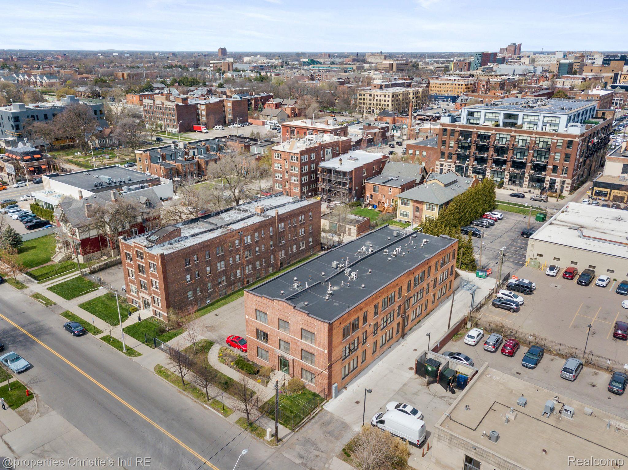 434 W ALEXANDRINE Street 207