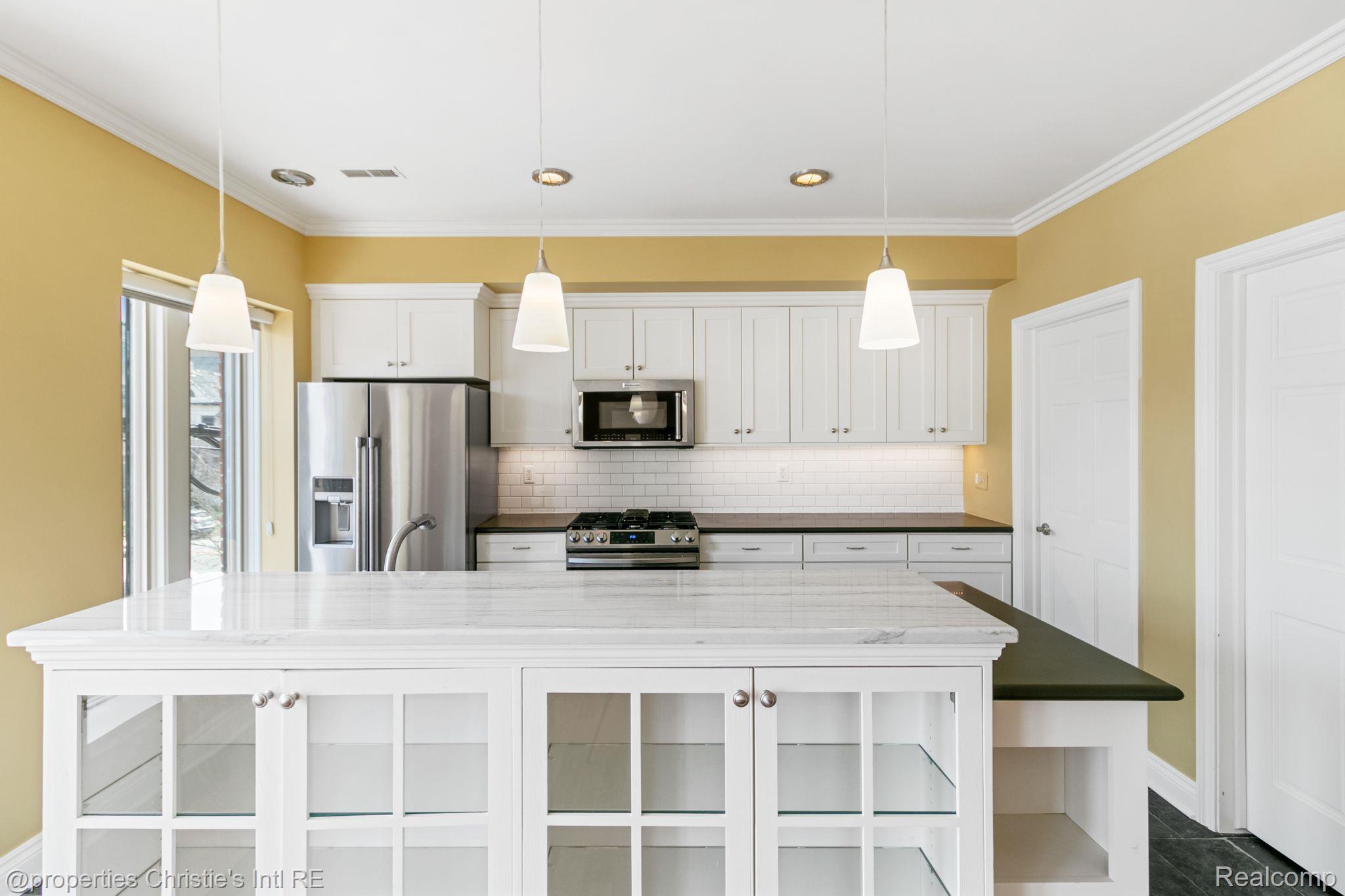 434 W ALEXANDRINE Street 207