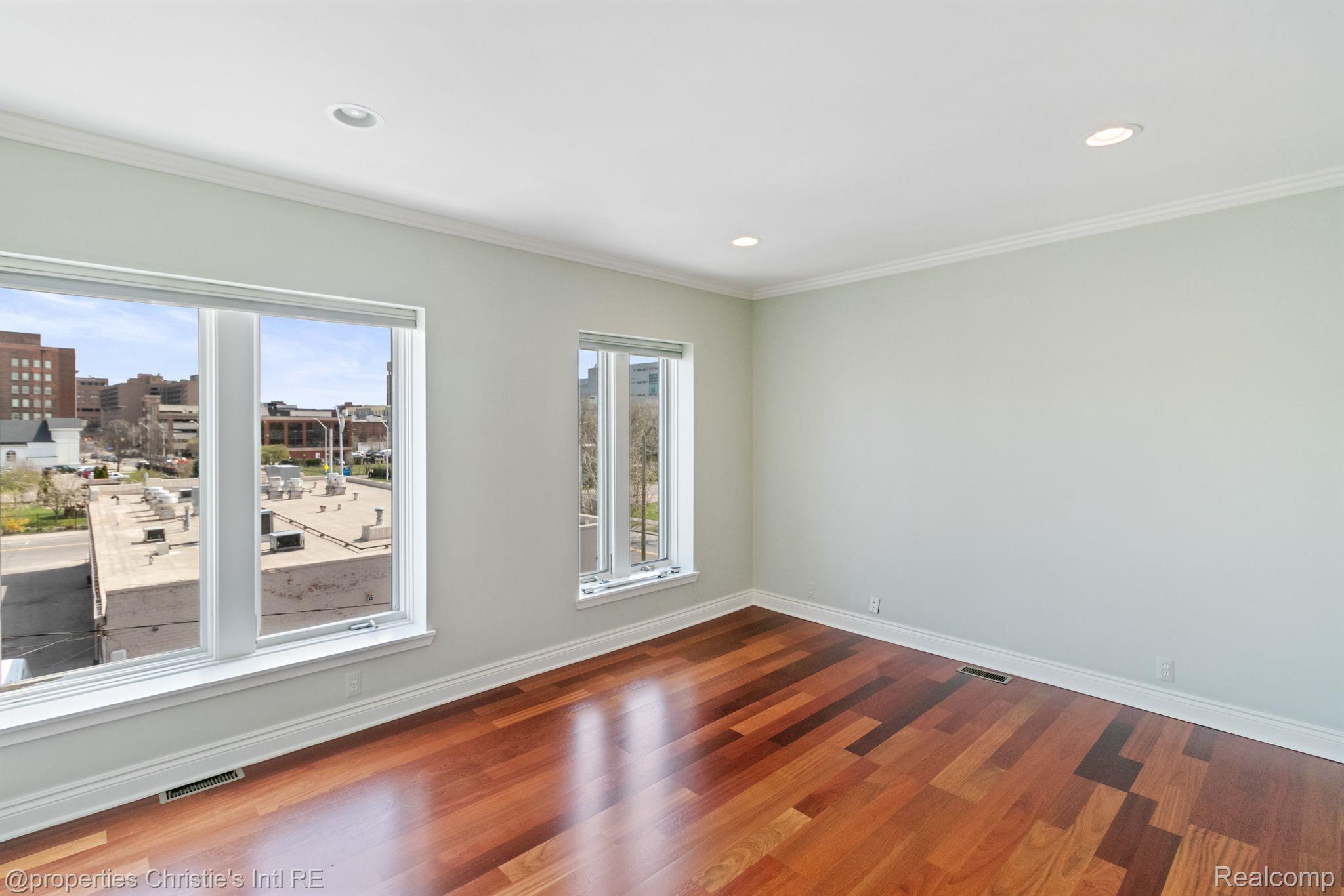 434 W ALEXANDRINE Street 207