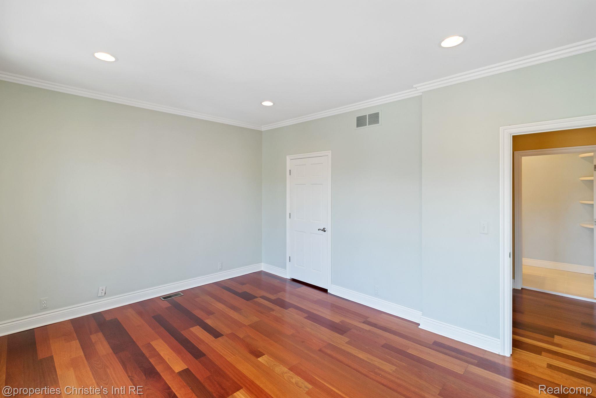 434 W ALEXANDRINE Street 207