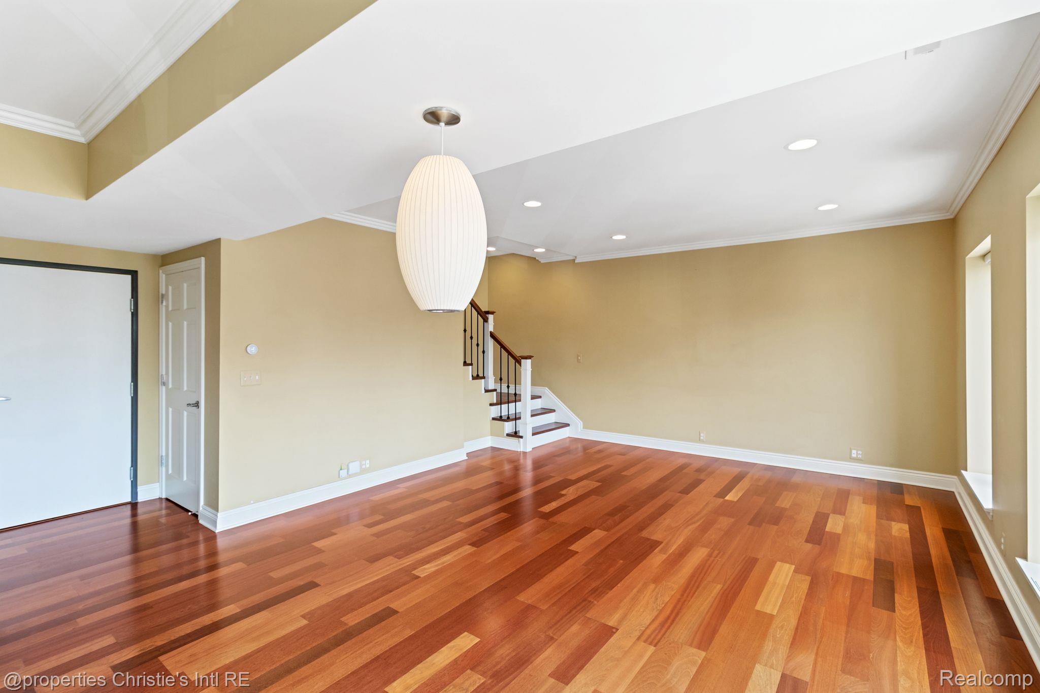 434 W ALEXANDRINE Street 207