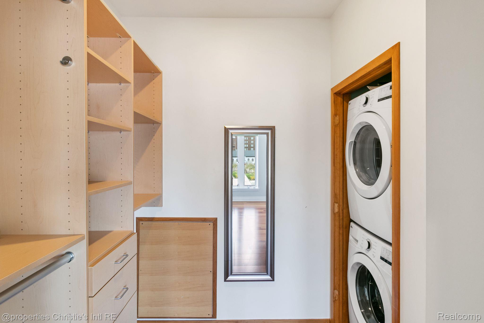 434 W ALEXANDRINE Street 207