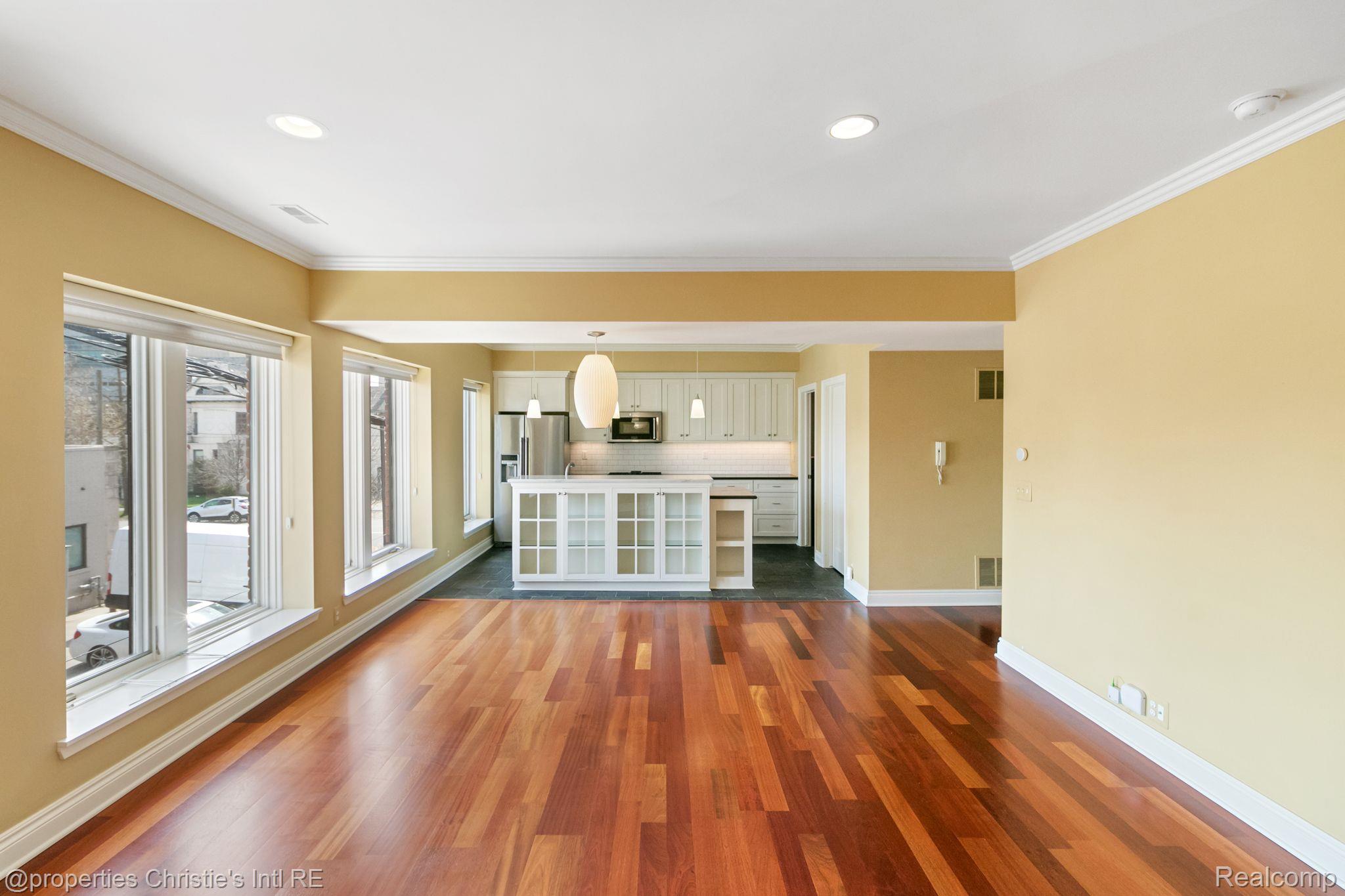 434 W ALEXANDRINE Street 207