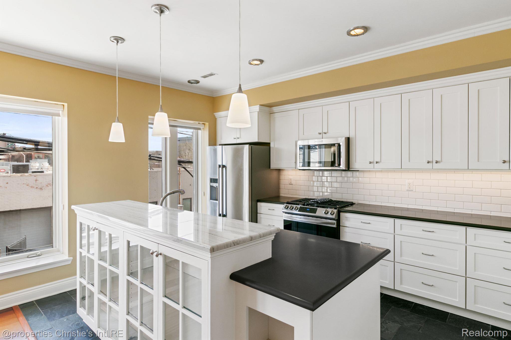434 W ALEXANDRINE Street 207