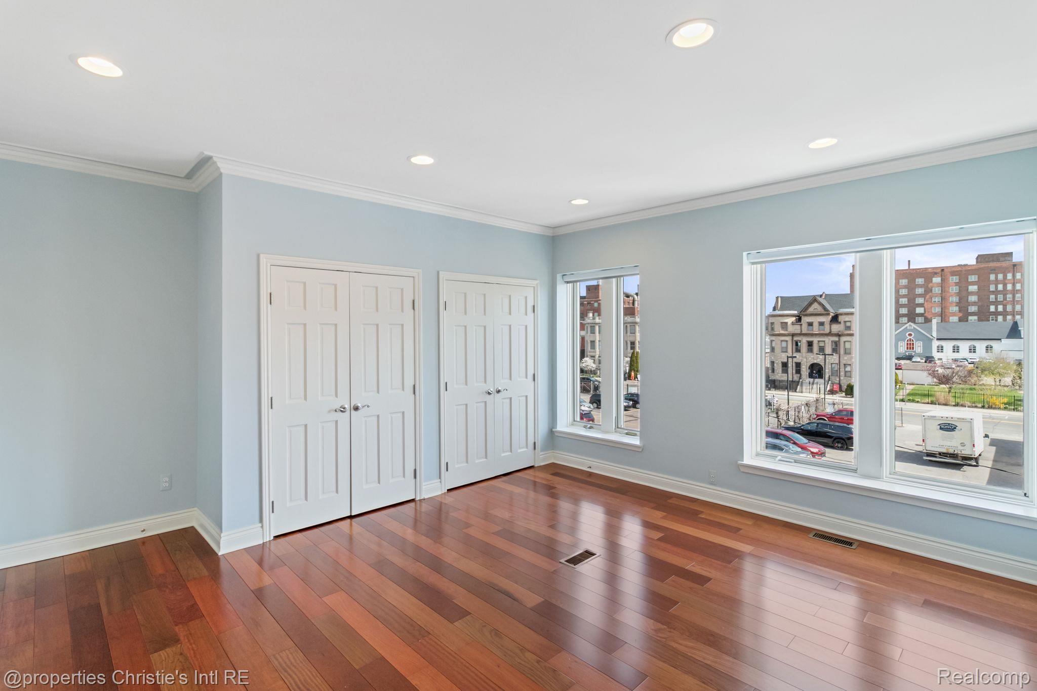 434 W ALEXANDRINE Street 207