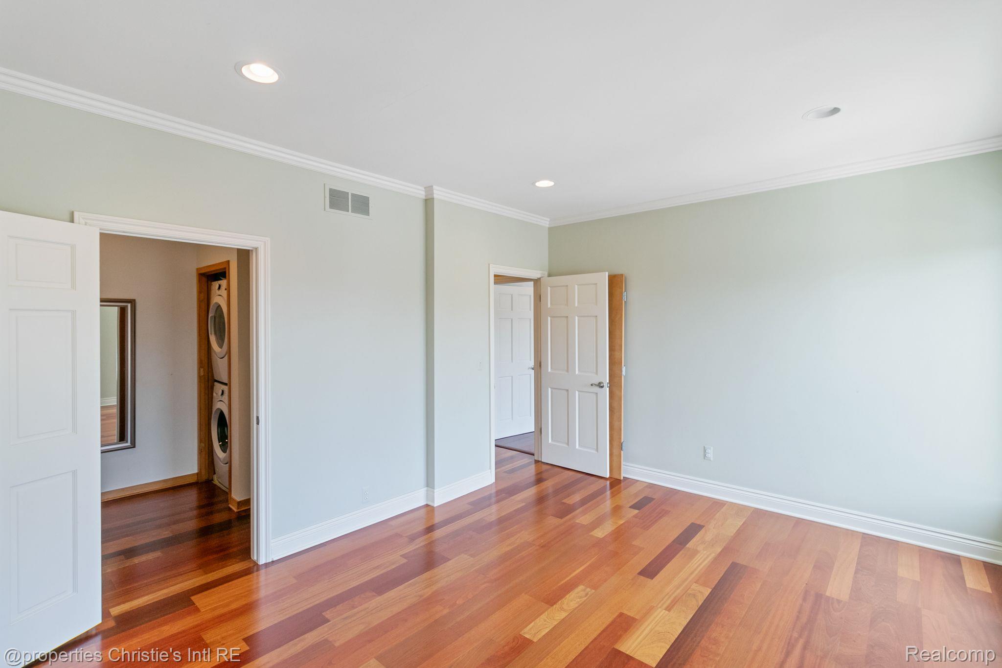 434 W ALEXANDRINE Street 207