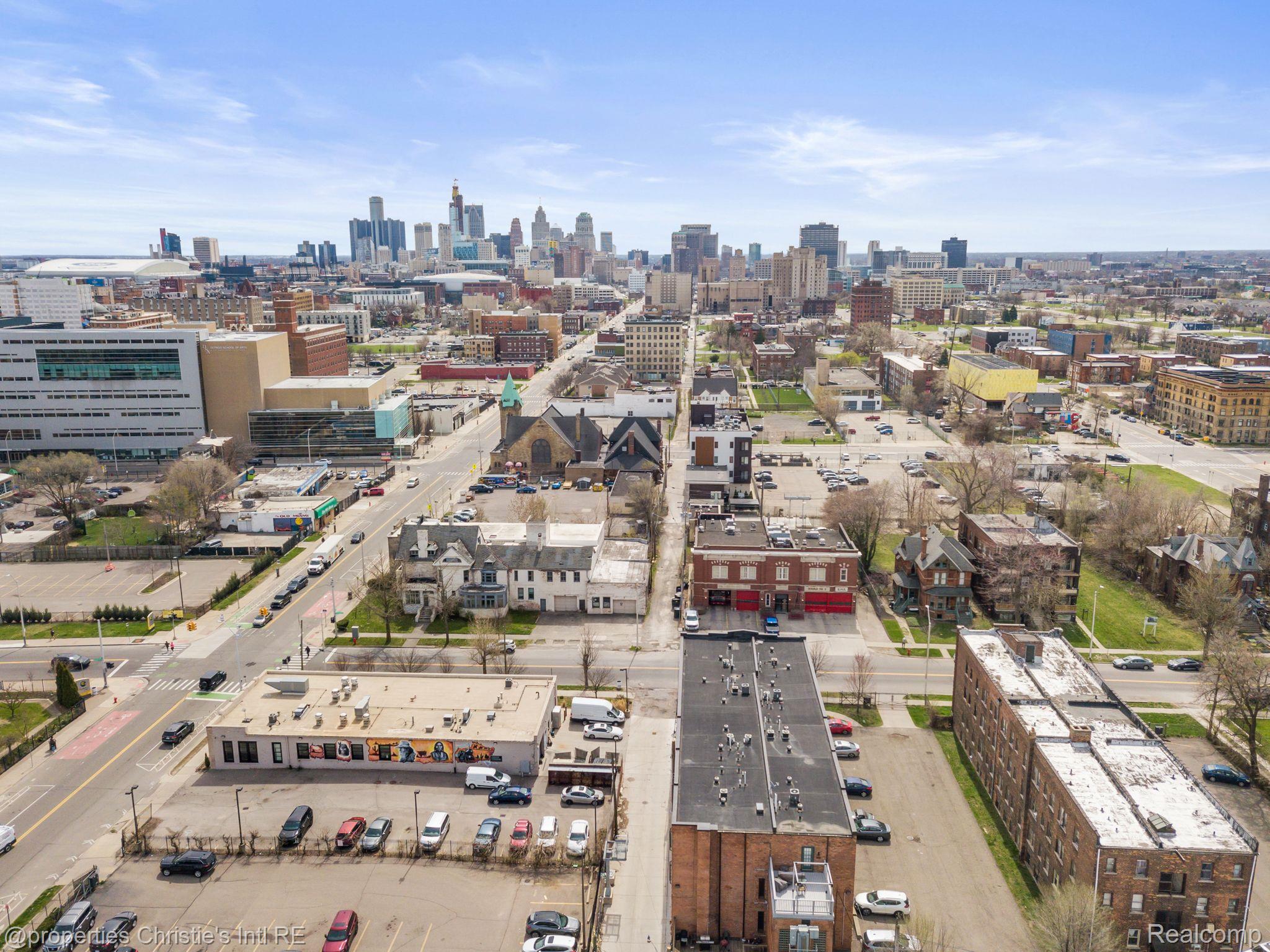 434 W ALEXANDRINE Street 207